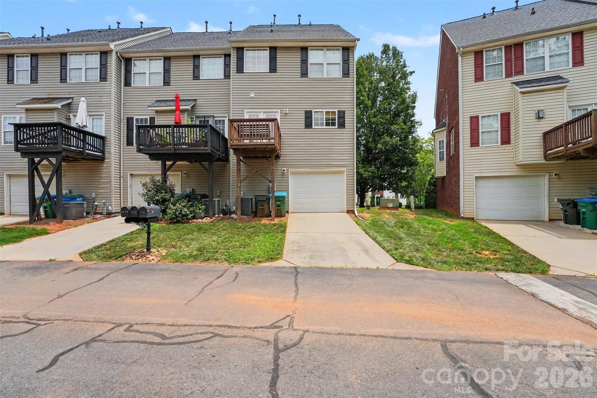 9866 Treeside Lane Property Photo 27