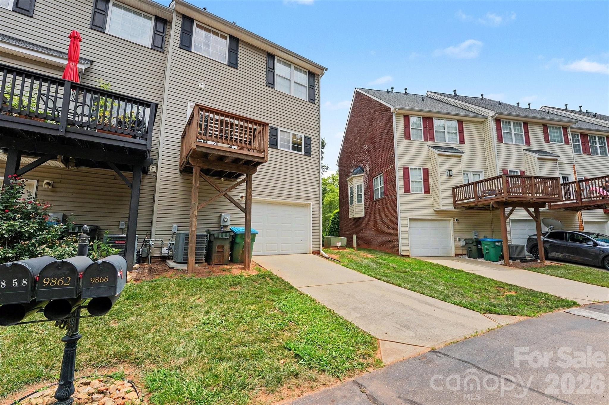 9866 Treeside Lane Property Photo 29