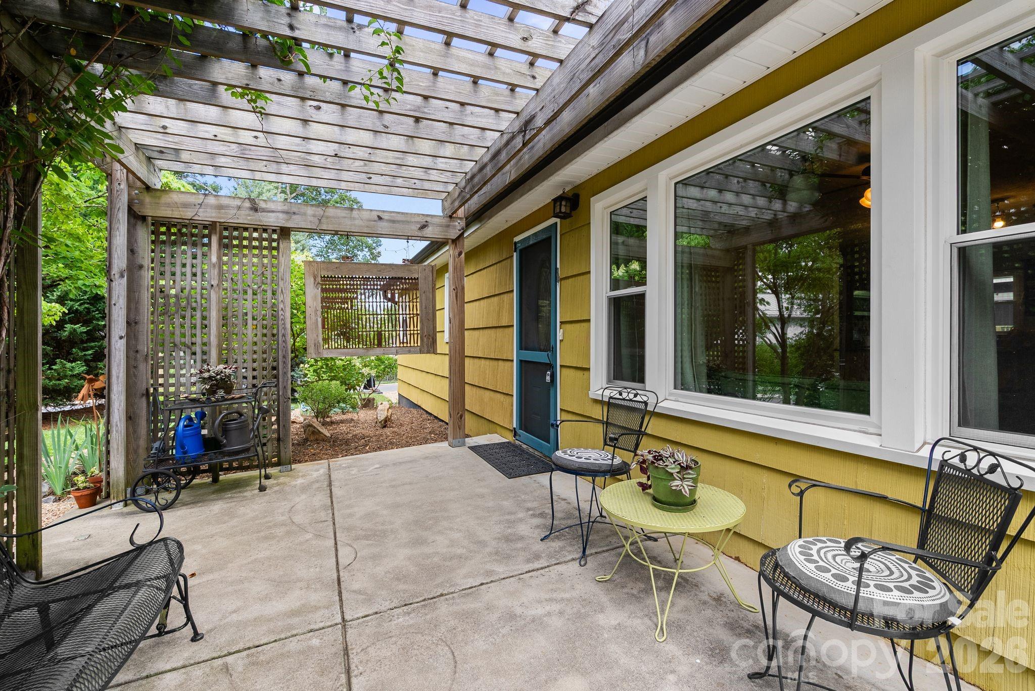 321 Sulphur Springs Road Property Photo 2