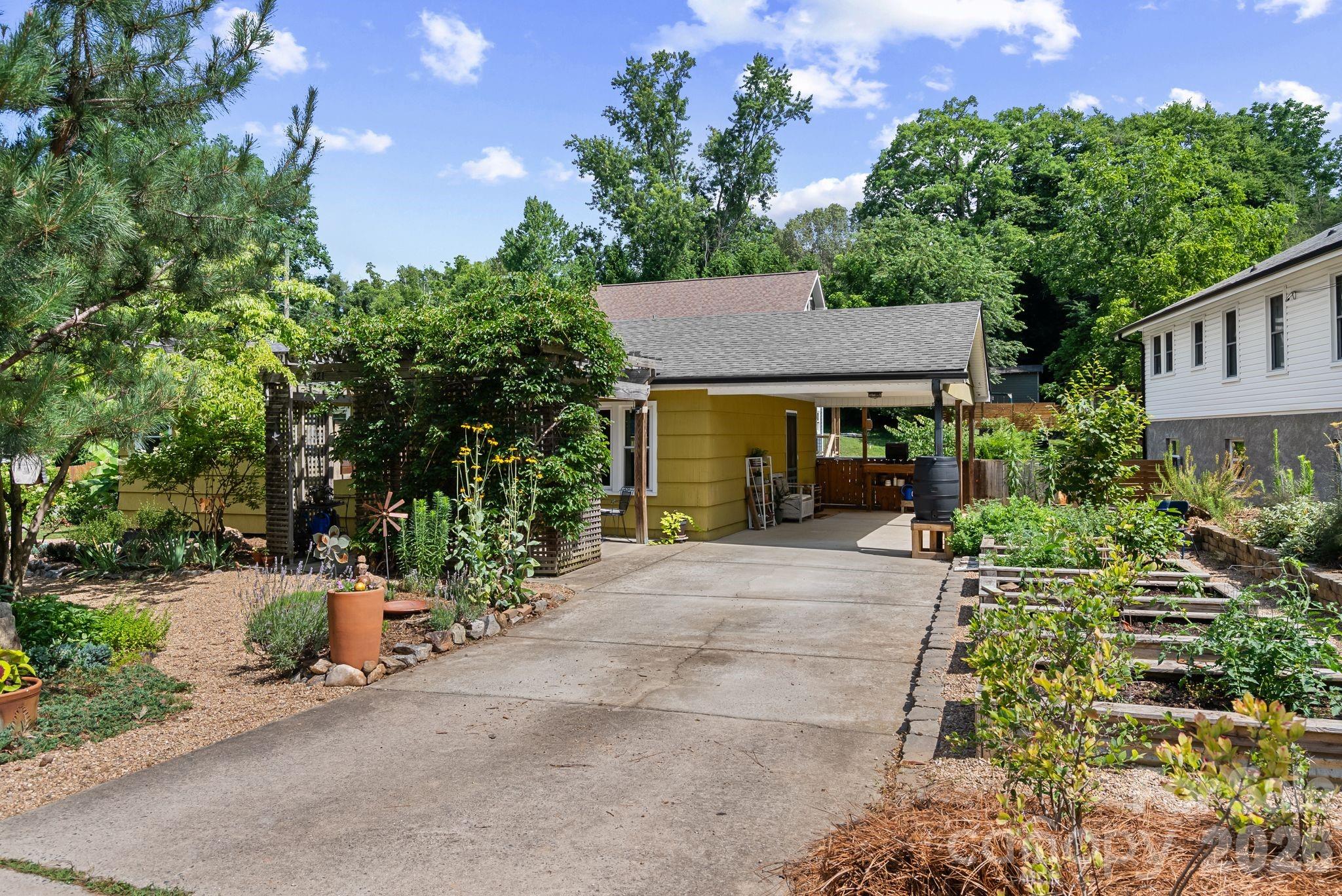 321 Sulphur Springs Road Property Photo 3