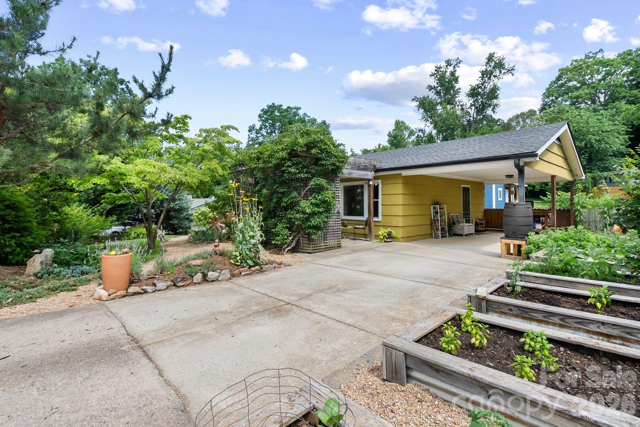 321 Sulphur Springs Road Property Photo 4
