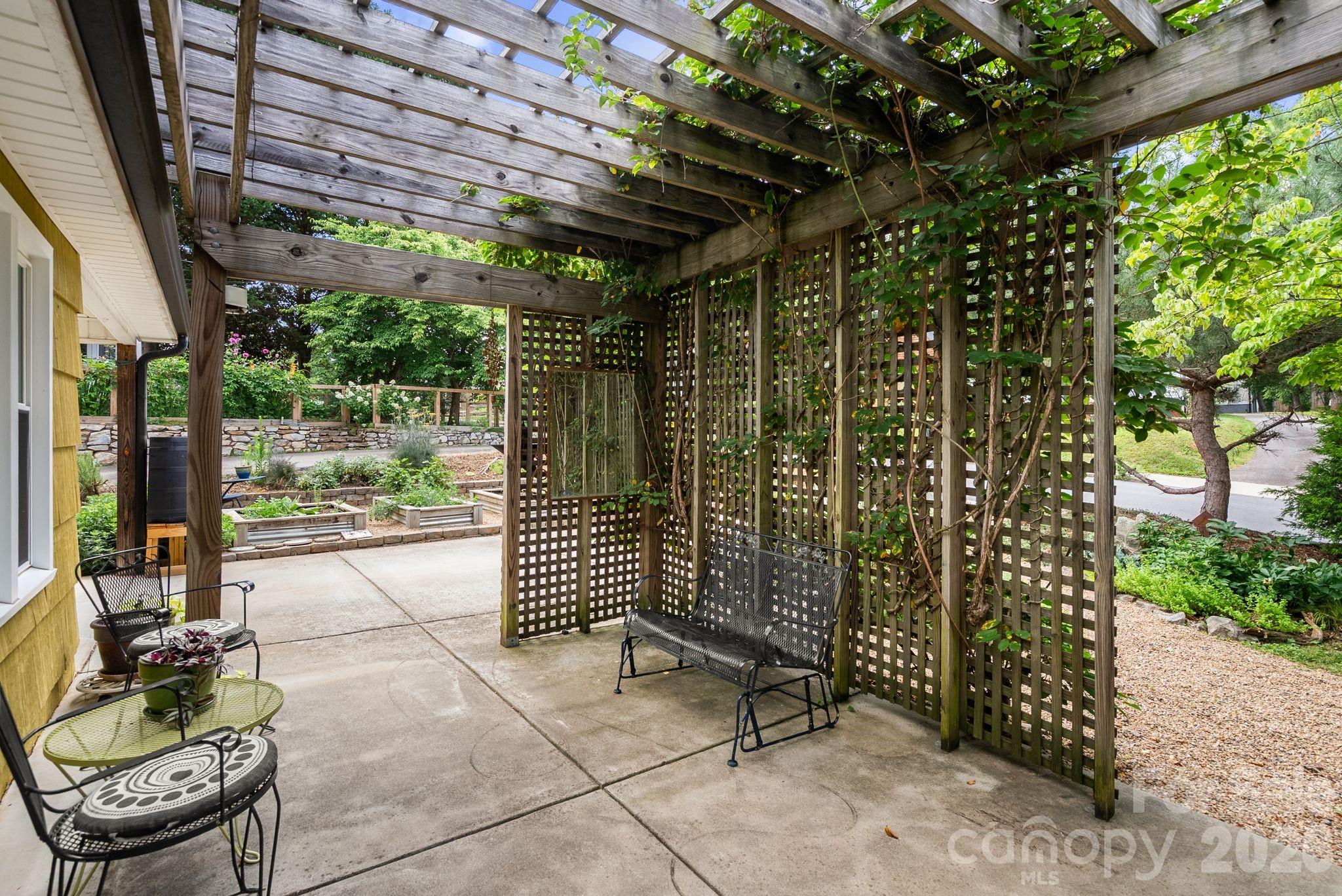 321 Sulphur Springs Road Property Photo 8