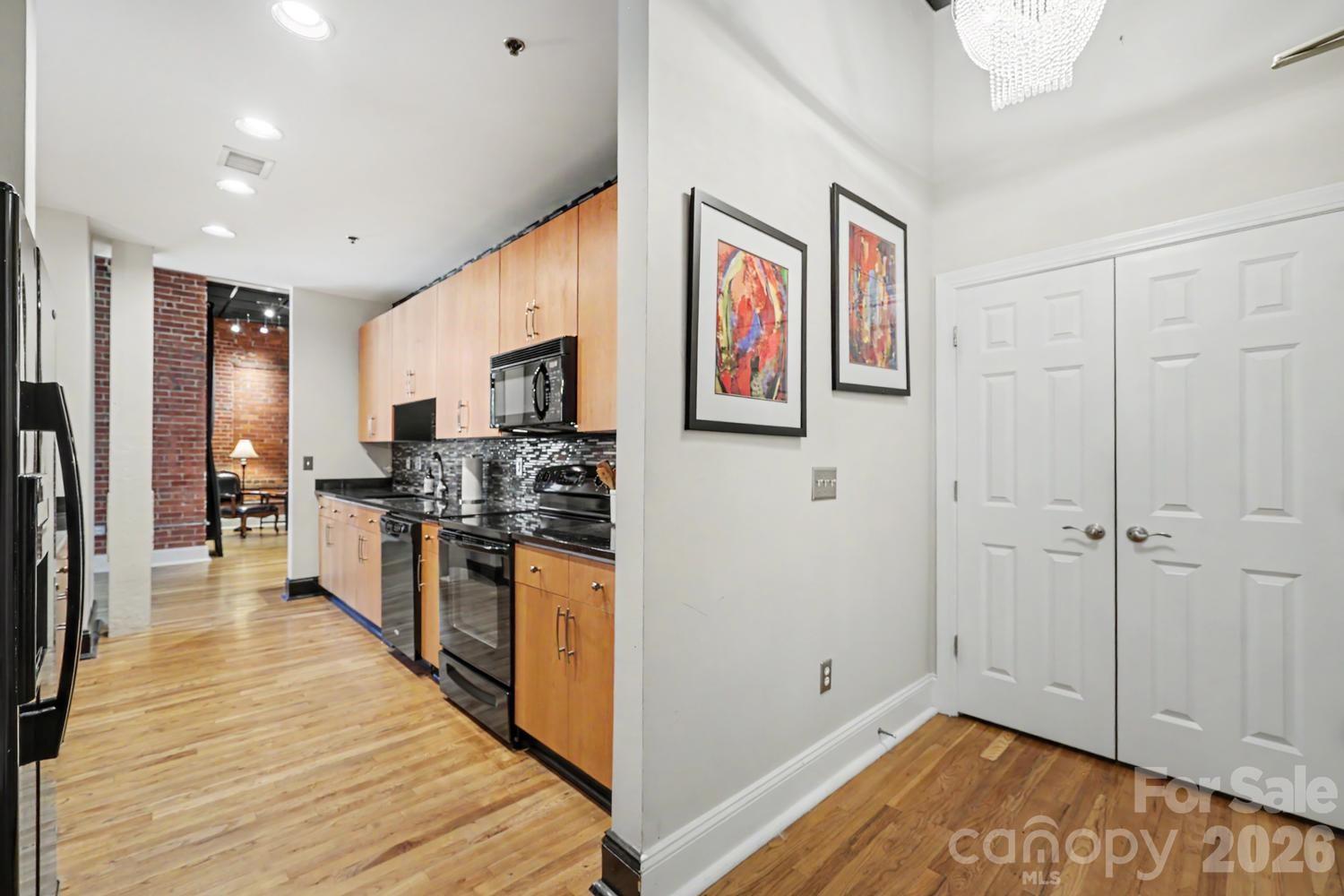 310 Arlington Avenue 214 Property Photo 3