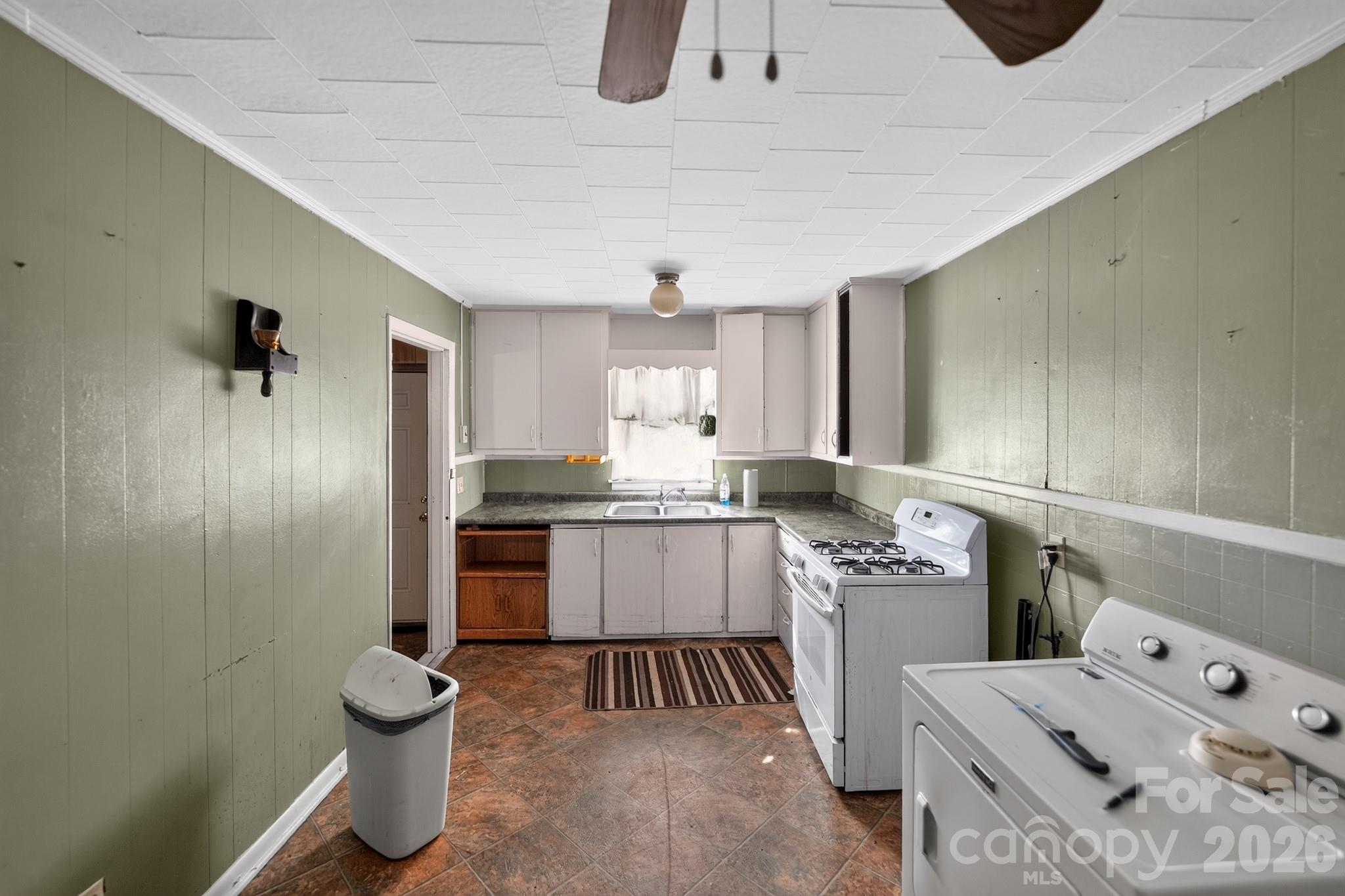 2578 Simpson Road Property Photo 5