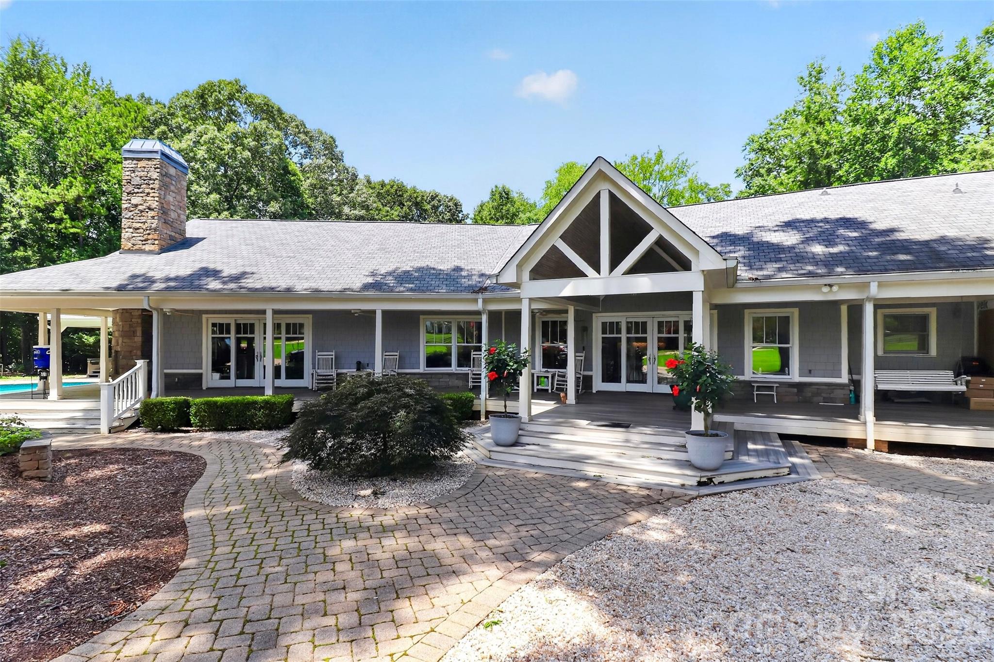 9704 Saddle Avenue Property Photo 1