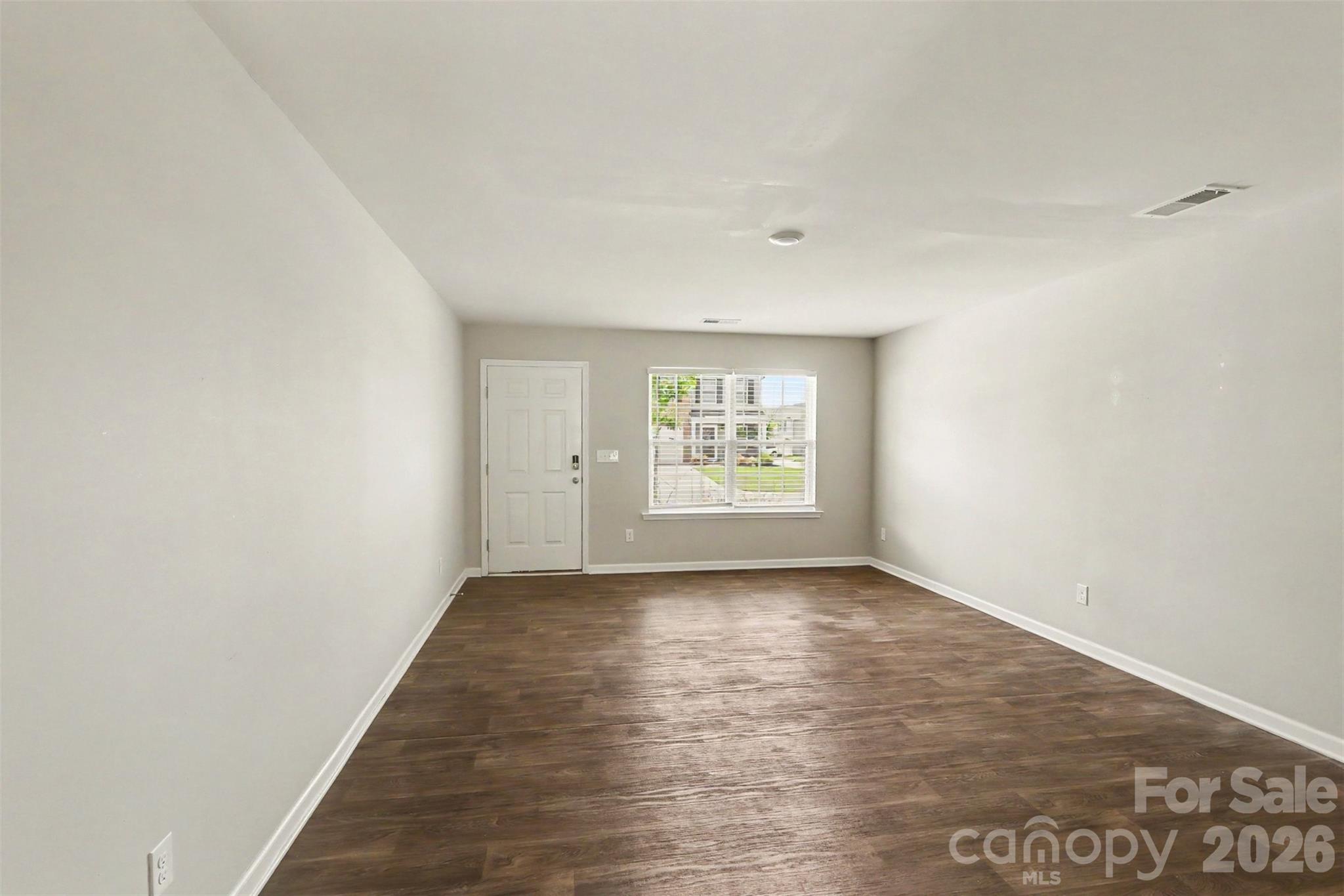 310 Kingsford Drive Property Photo 3