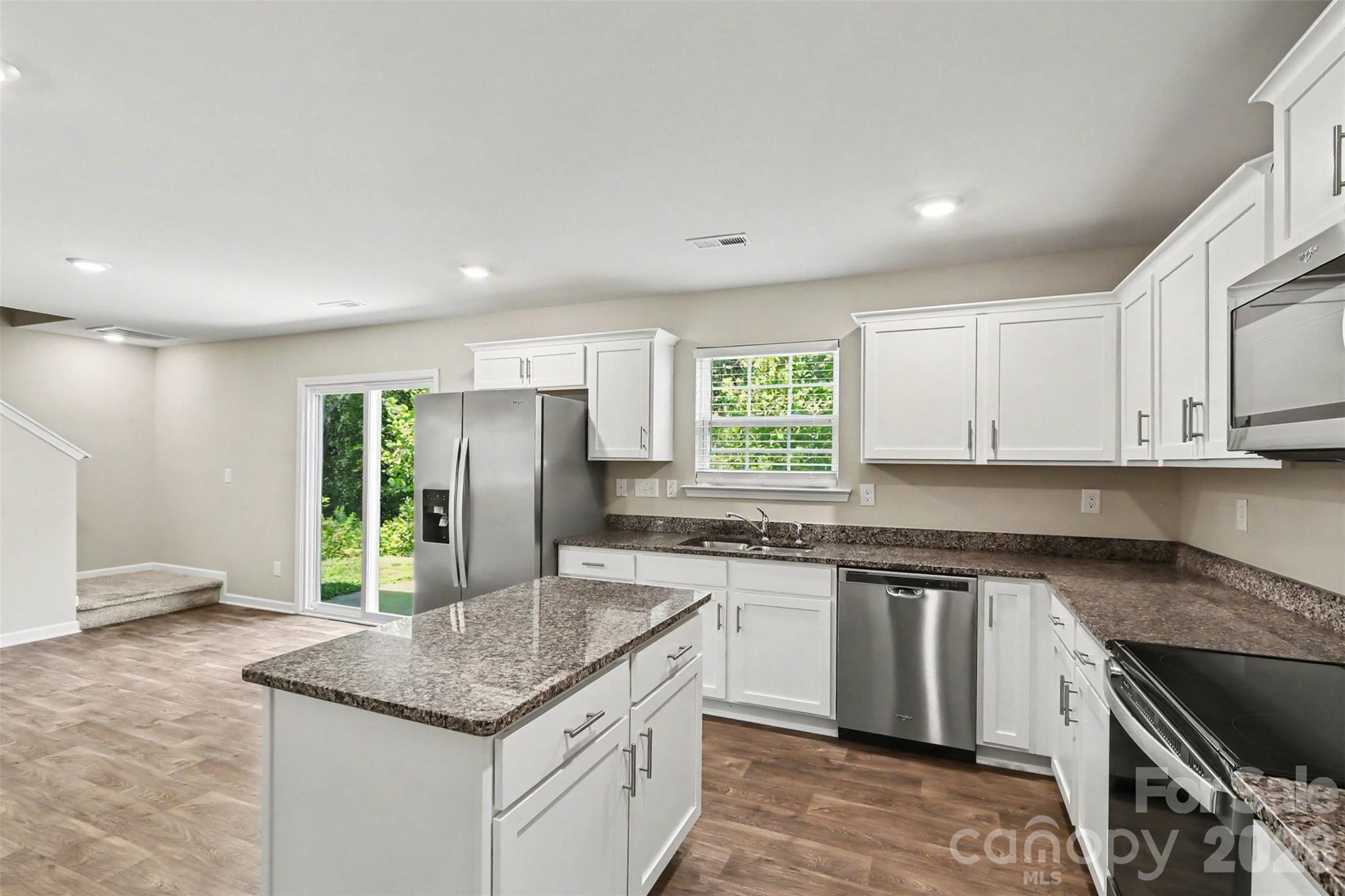 310 Kingsford Drive Property Photo 4