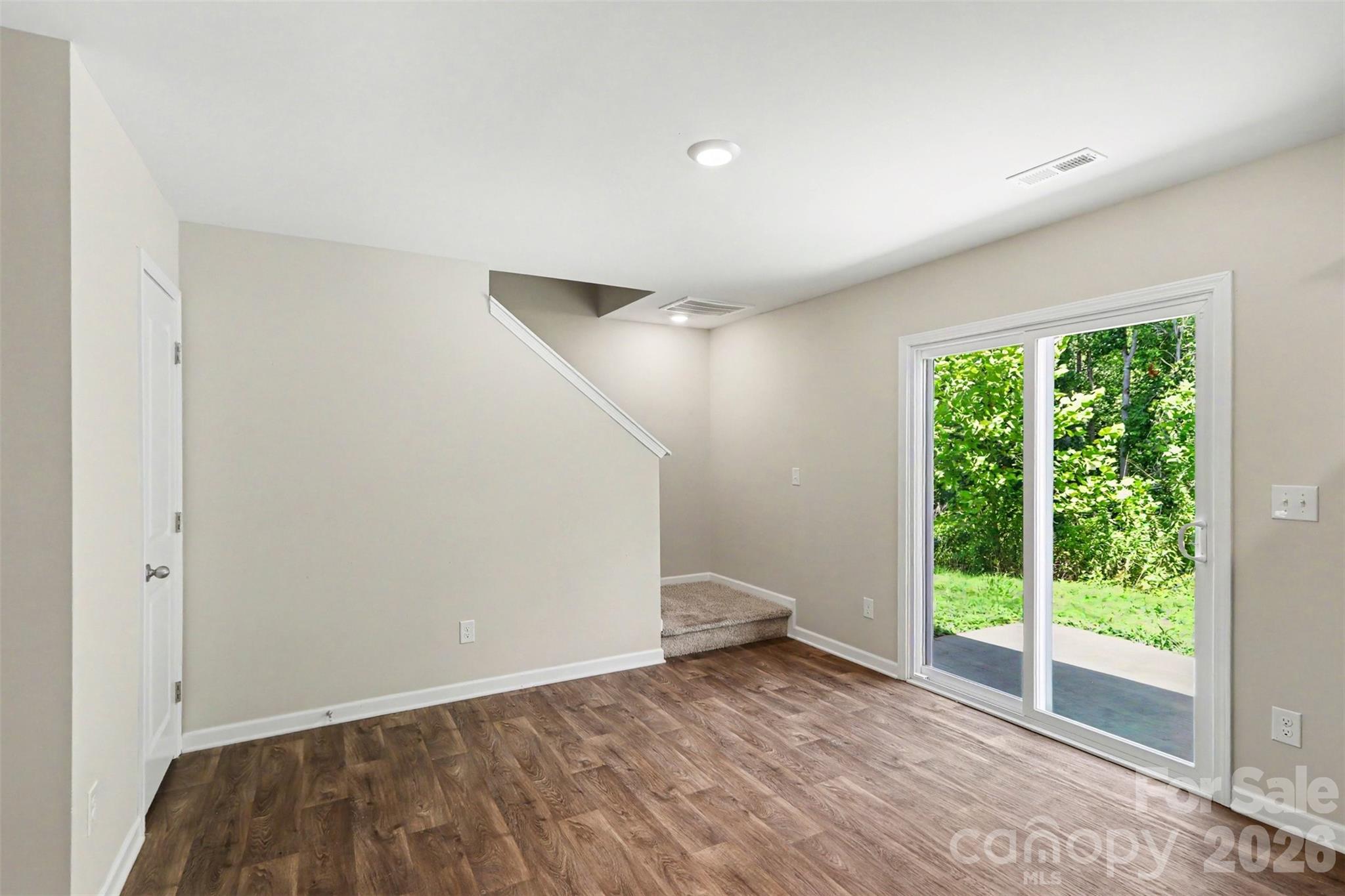 310 Kingsford Drive Property Photo 9