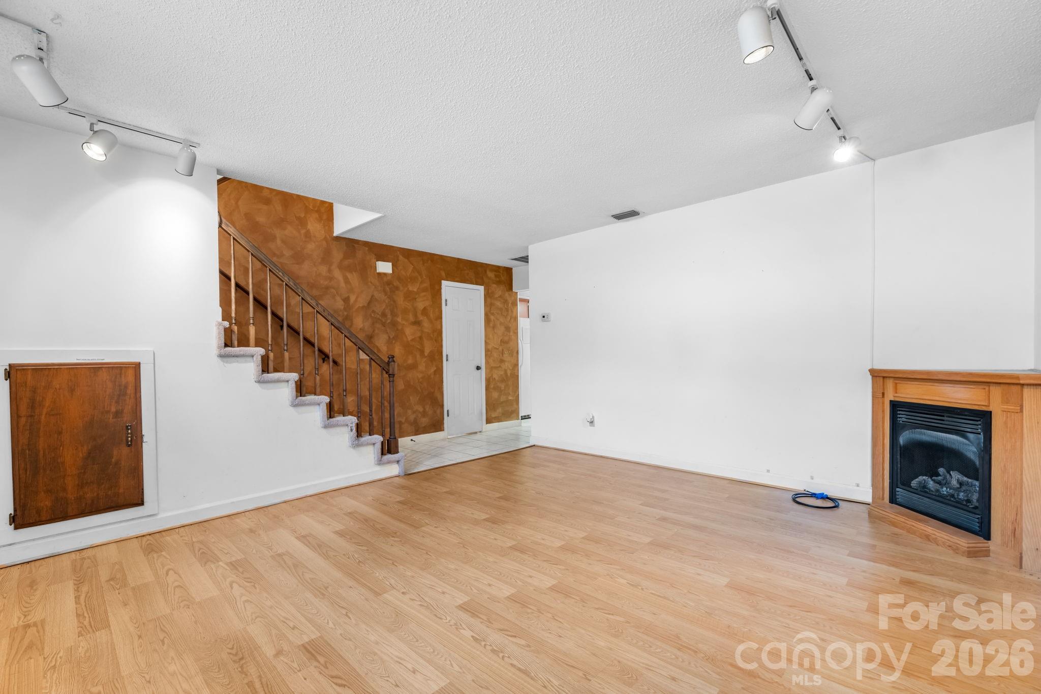 75 Laurelwood Drive 97 Property Photo 5