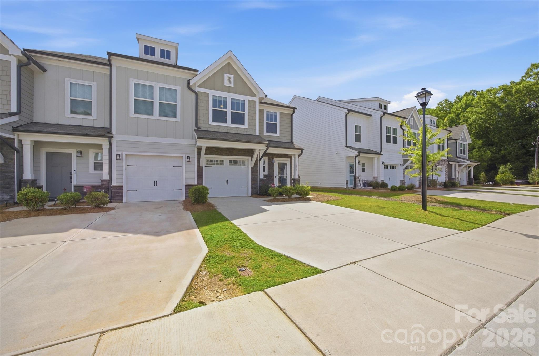 2037 Crooked Oak Lane Property Photo 4