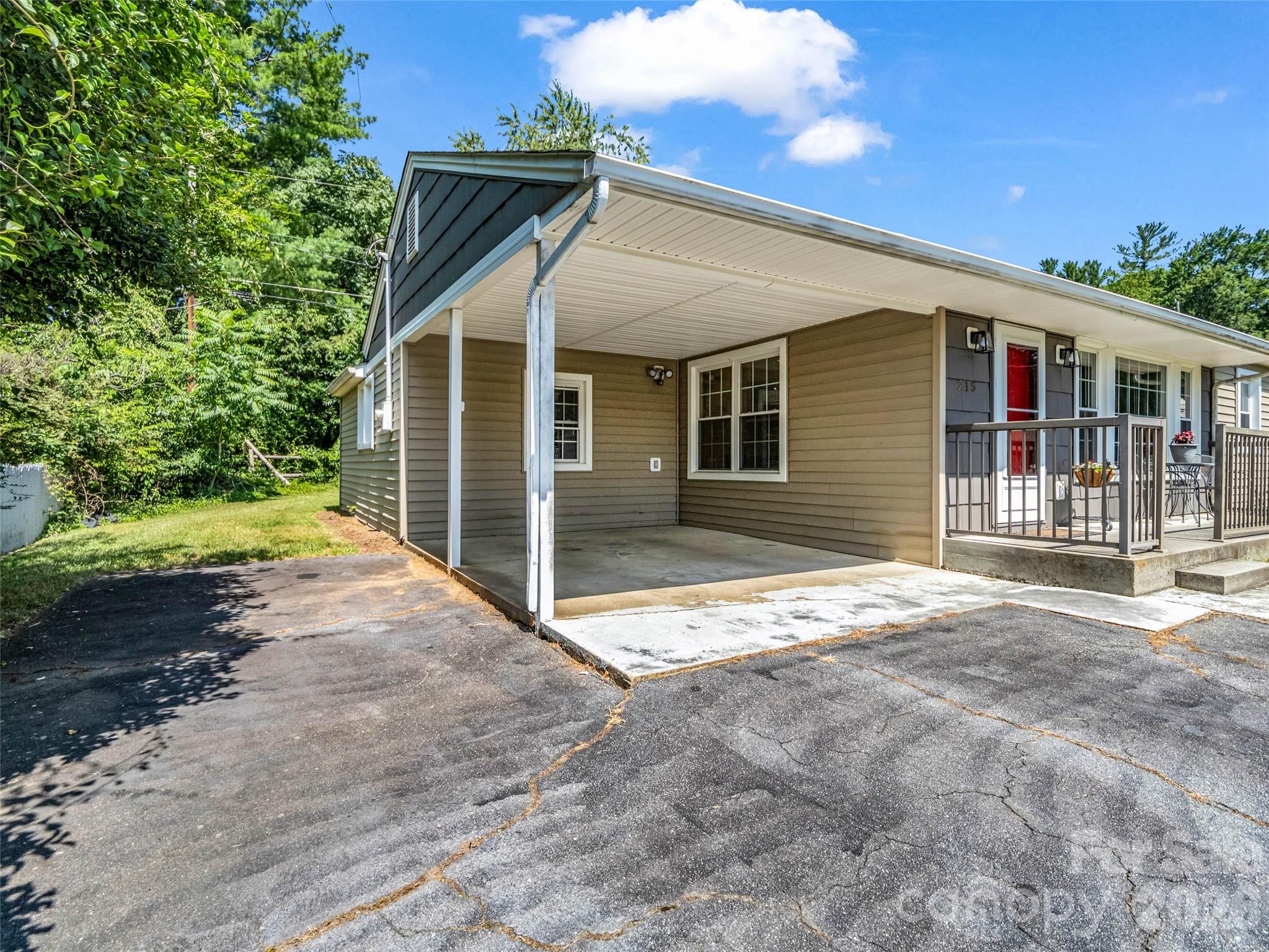 215 Varden Place Property Photo 2