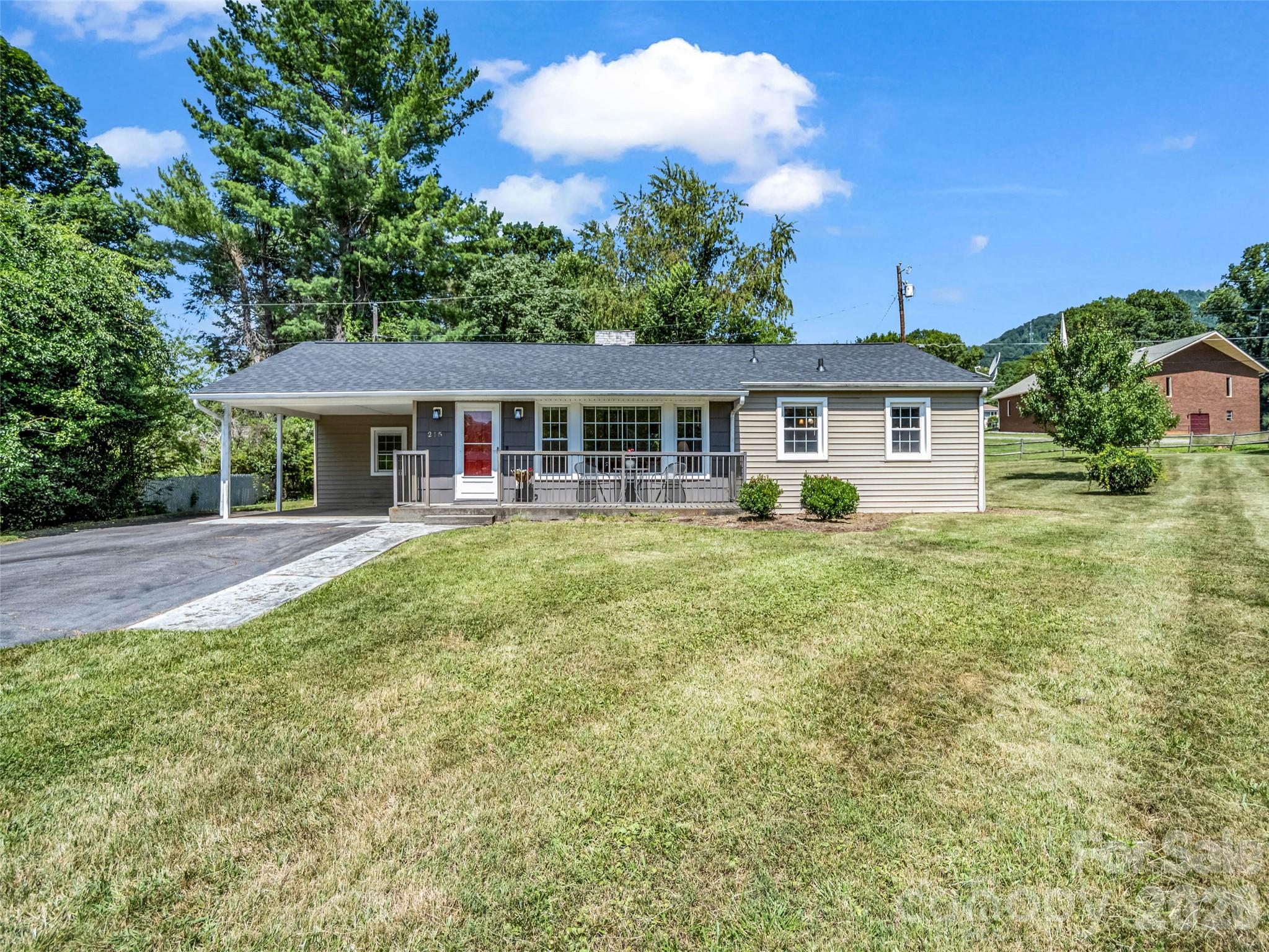215 Varden Place Property Photo 3