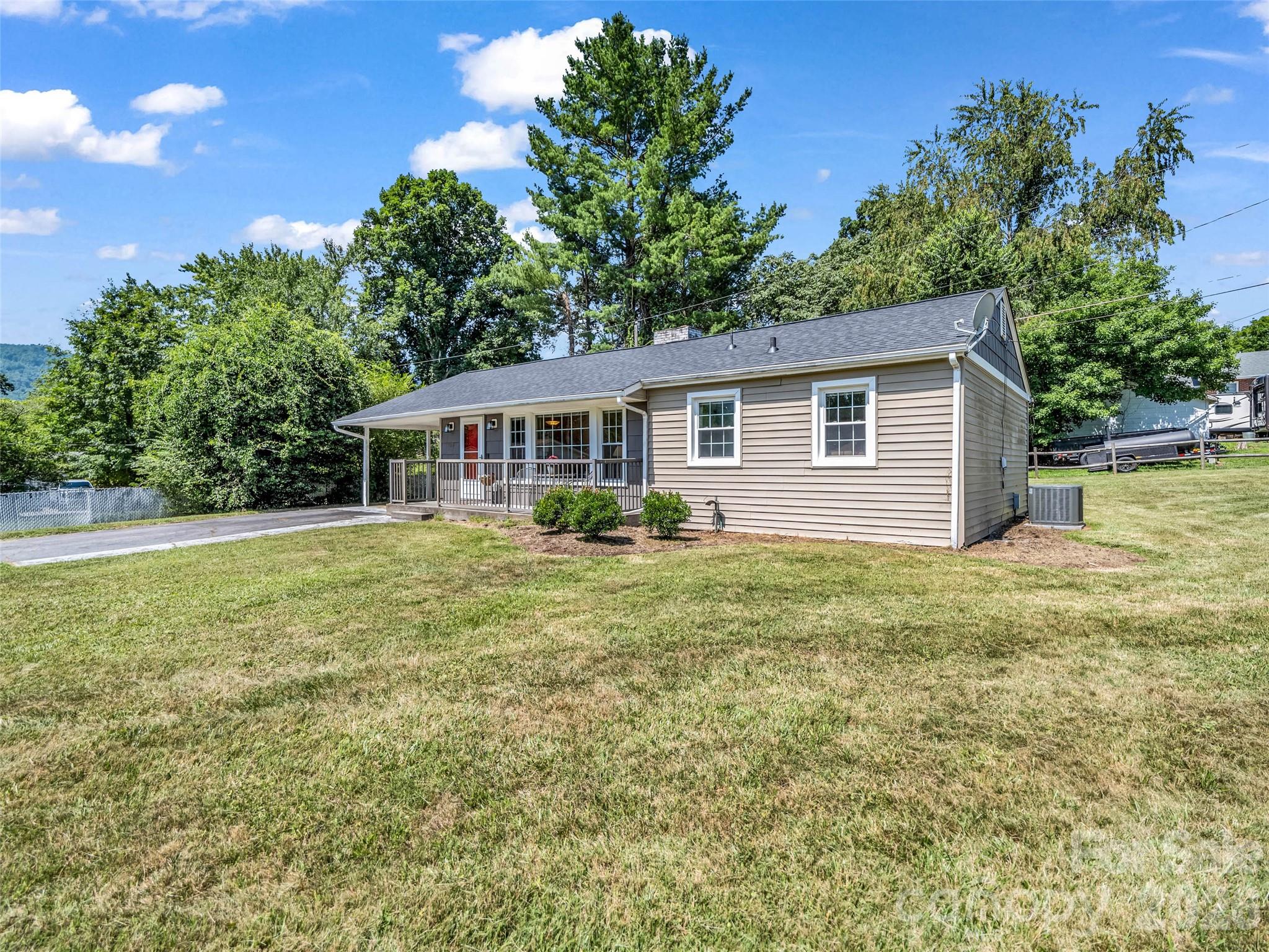 215 Varden Place Property Photo 4