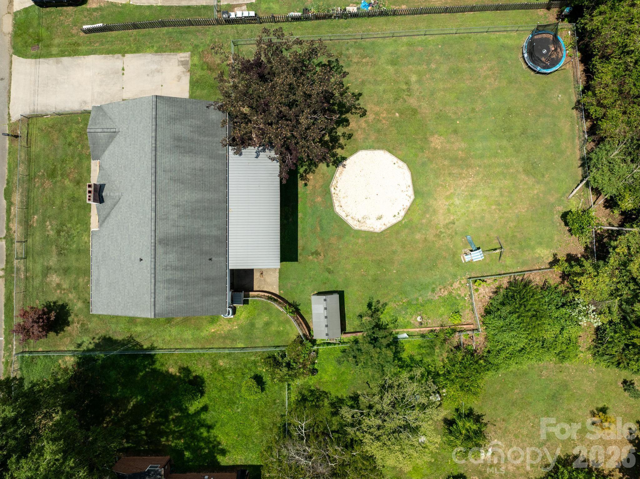 418 Powell Circle Property Photo 3
