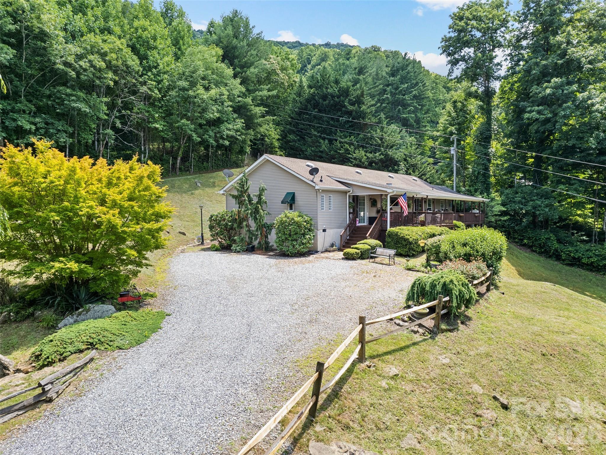 412 Gaddy Heights Property Photo 1