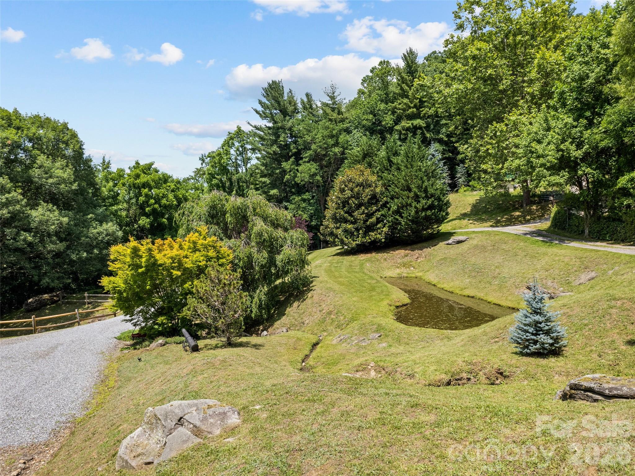 412 Gaddy Heights Property Photo 7