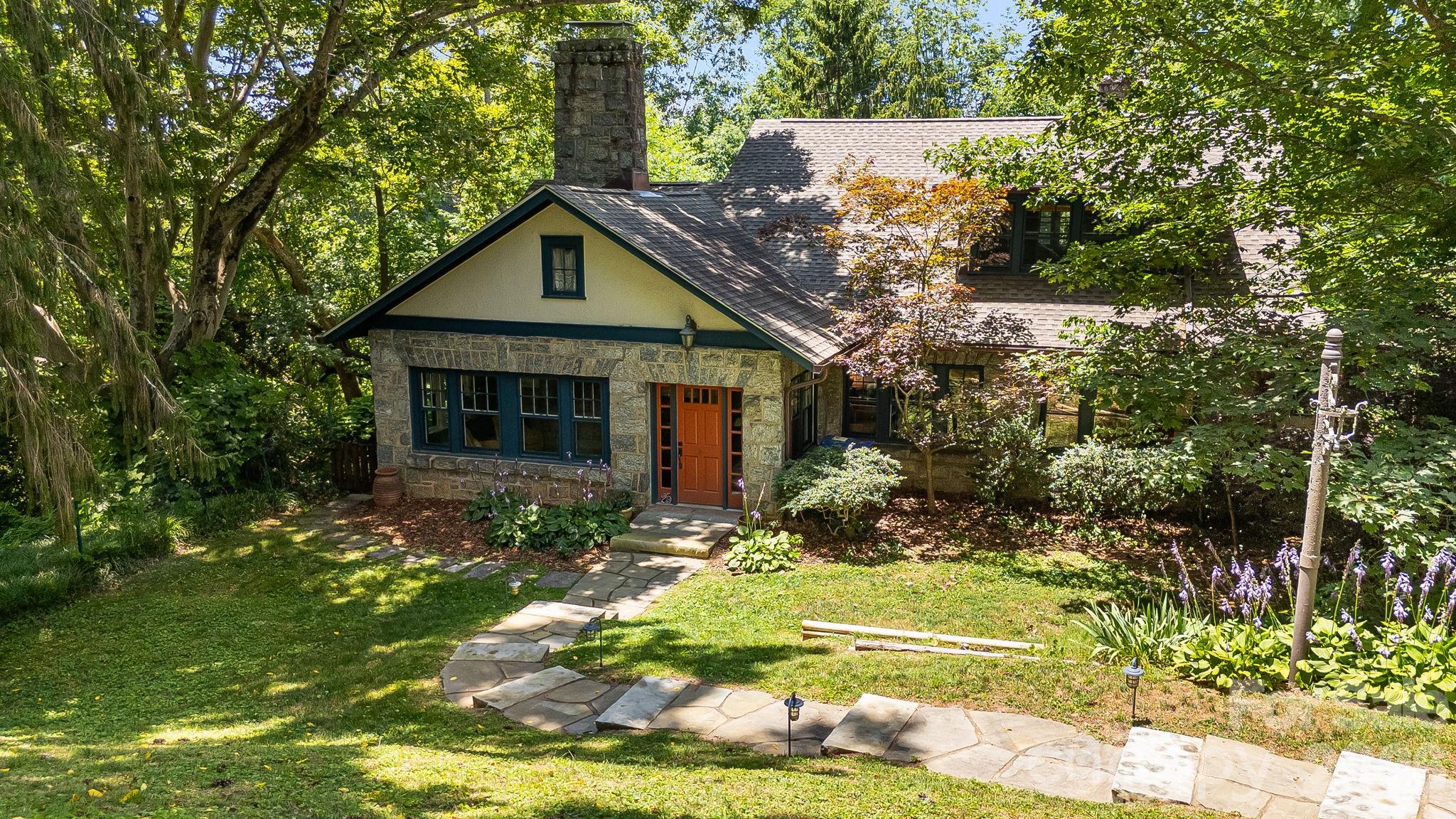 25 Saint Dunstans Circle Property Photo 1