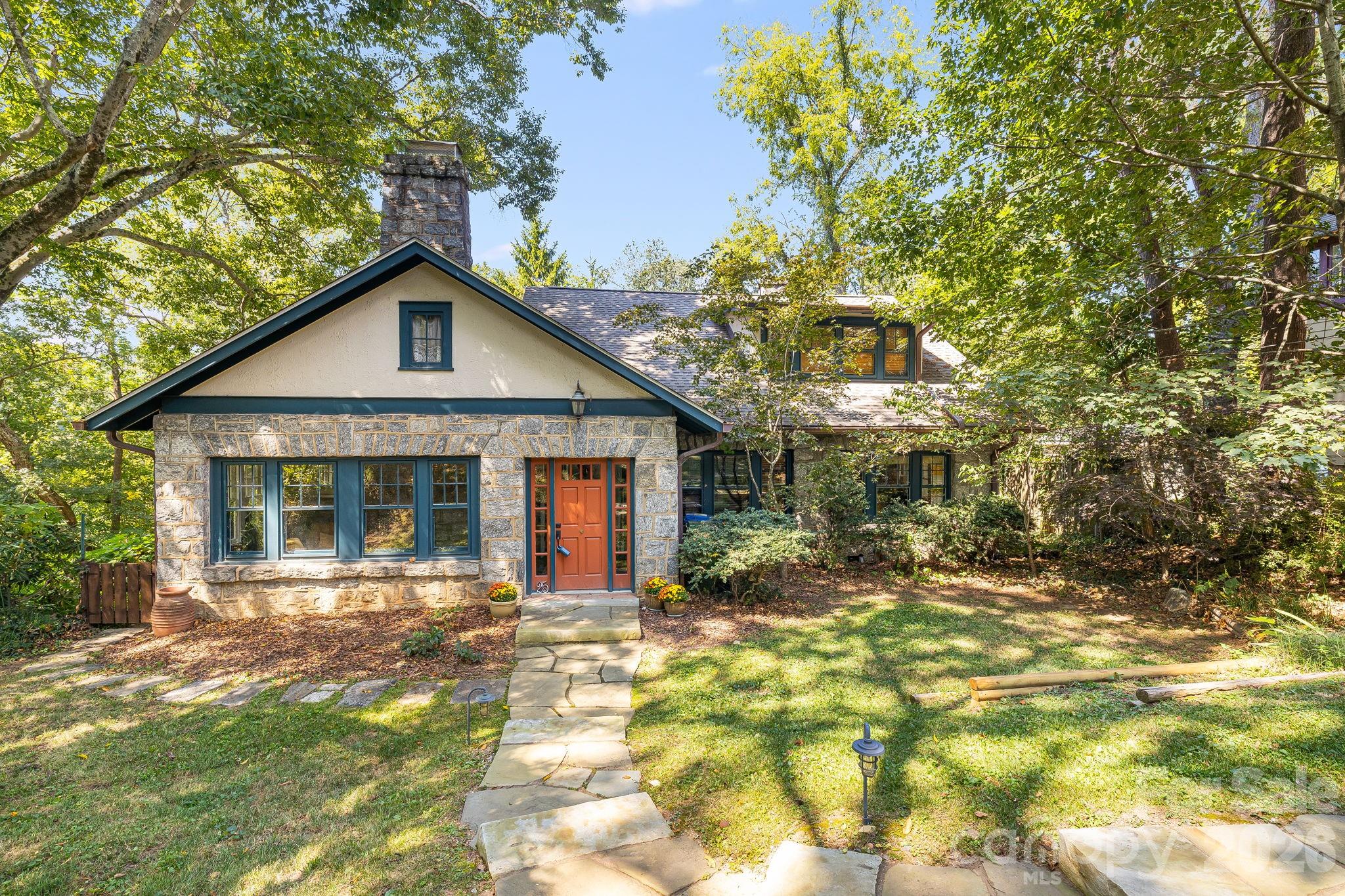 25 Saint Dunstans Circle Property Photo 1