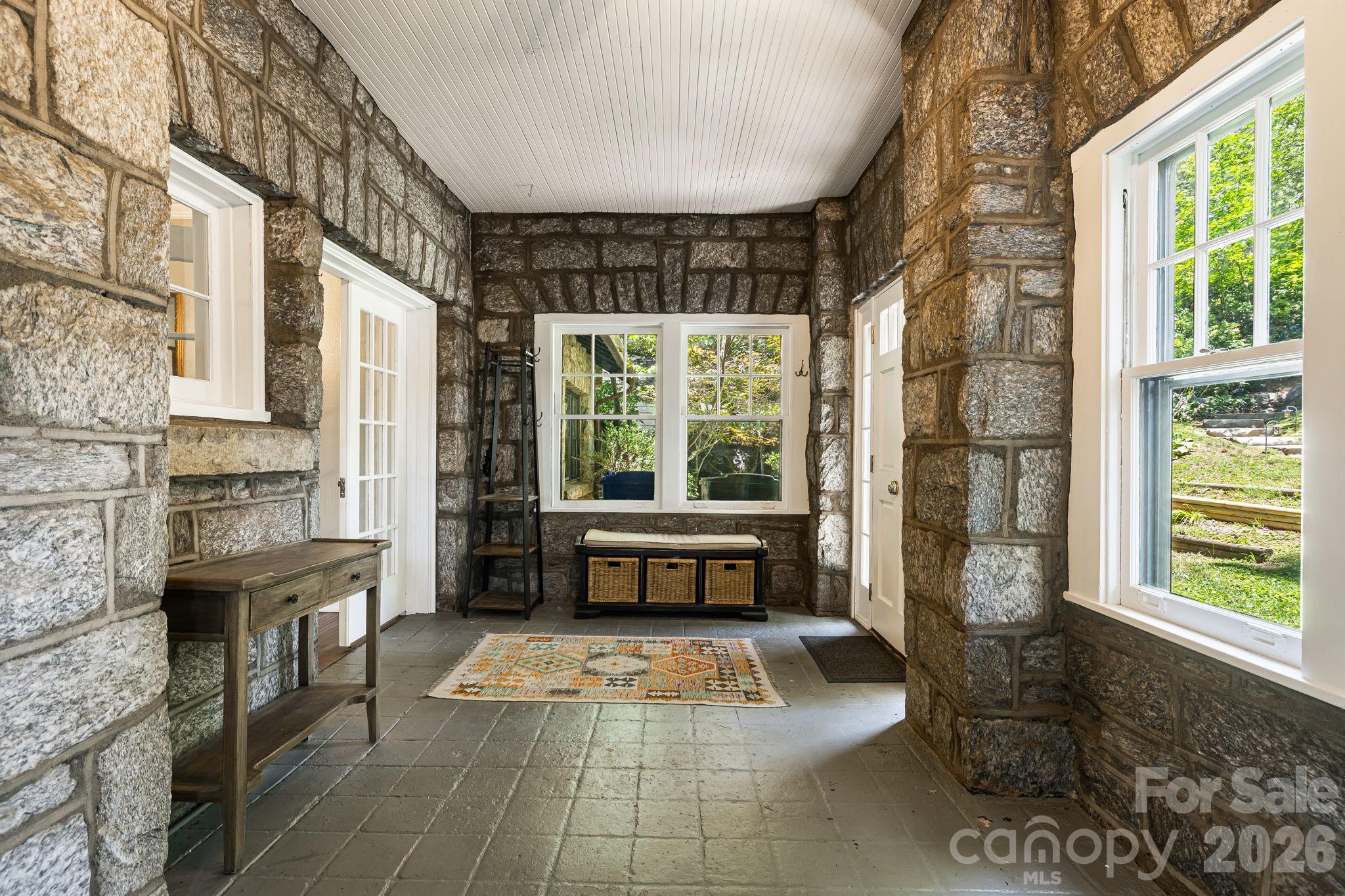 25 Saint Dunstans Circle Property Photo 5