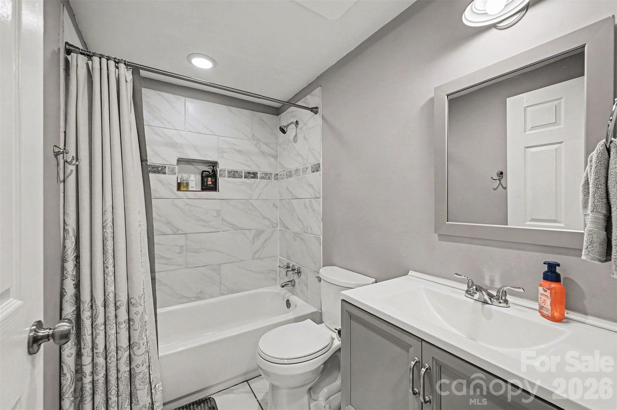 561 Primrose Lane Property Photo 9