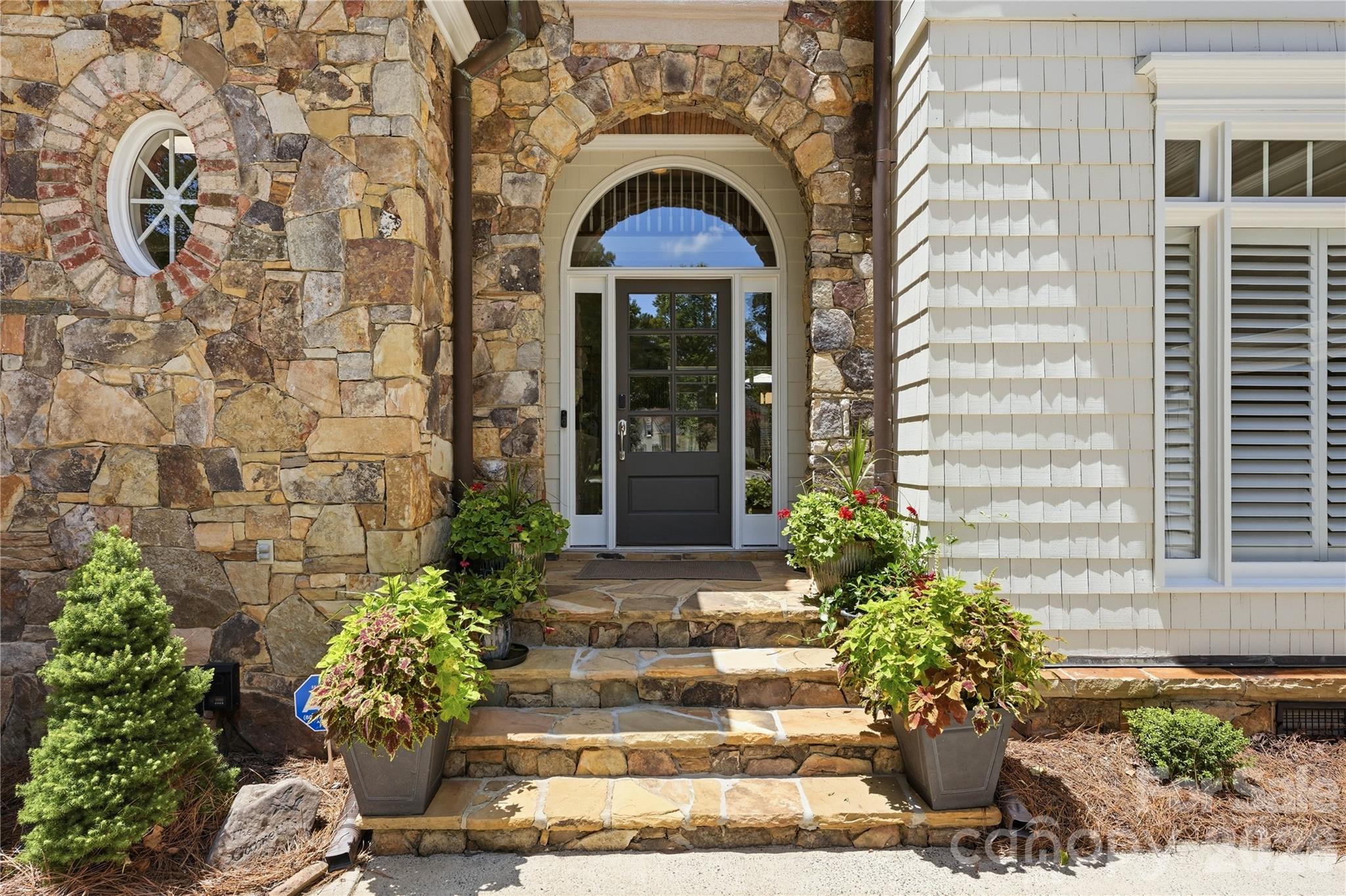 103 White Crest Court Property Photo 6