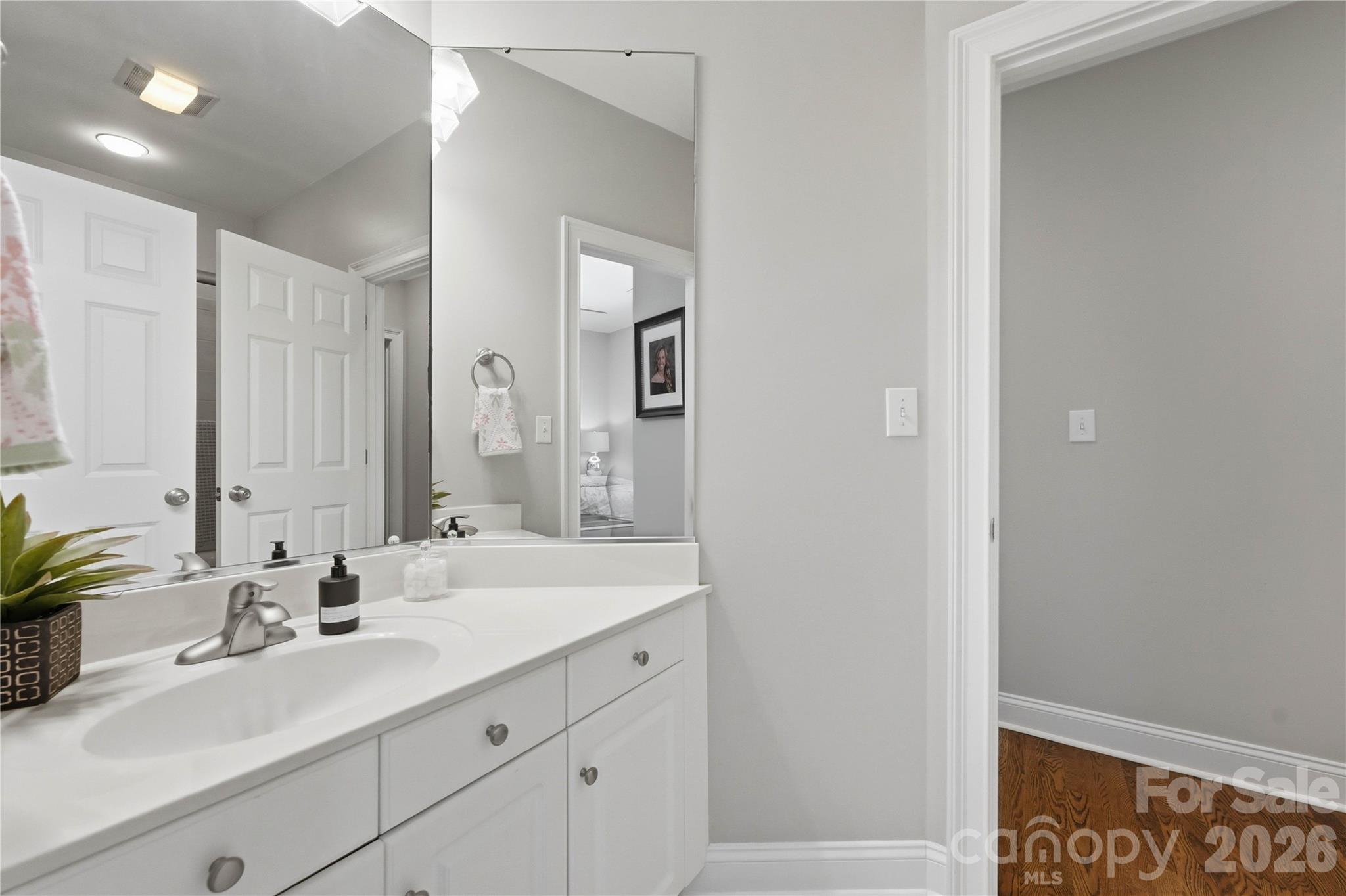 103 White Crest Court Property Photo 34