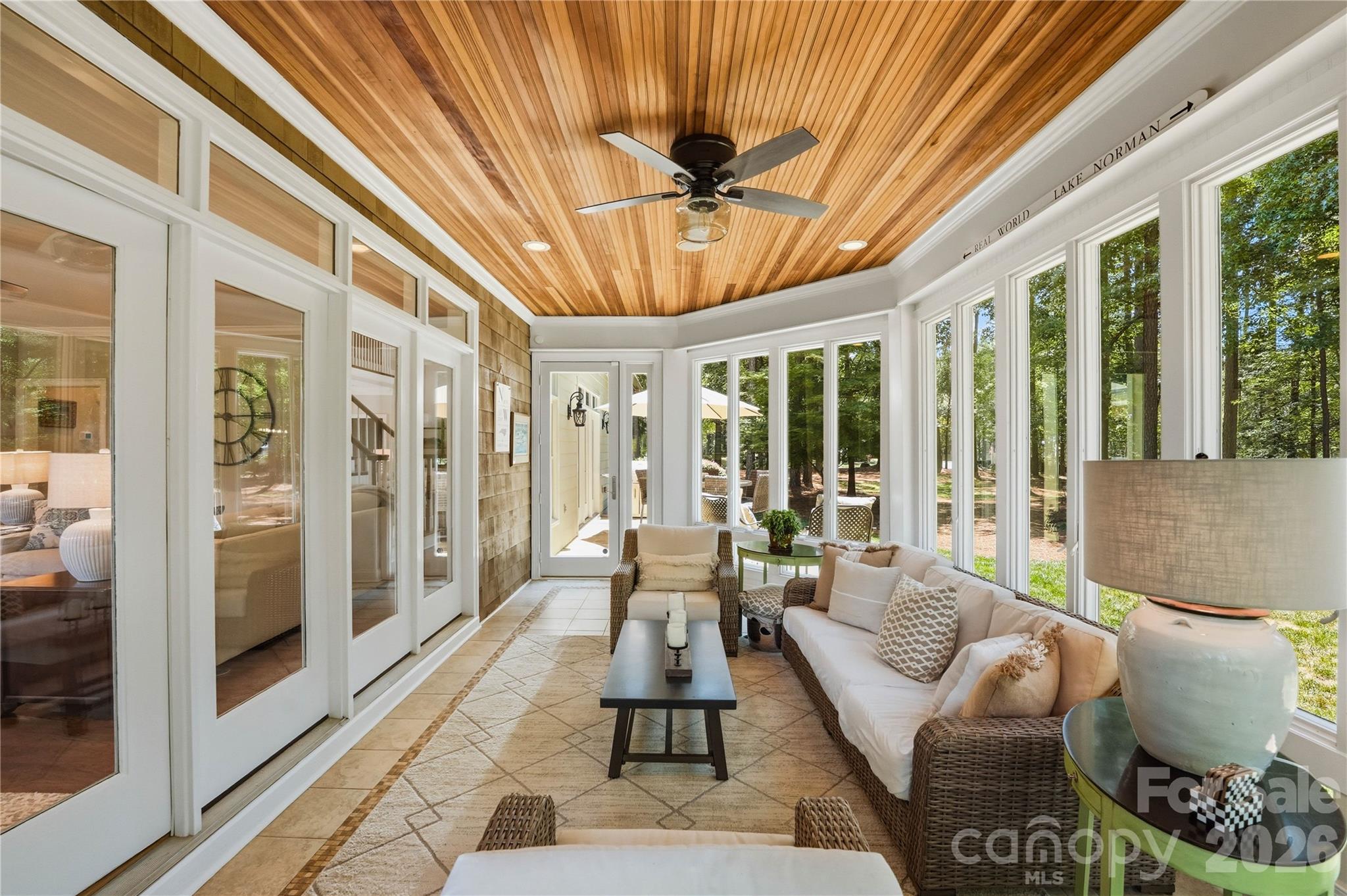 103 White Crest Court Property Photo 40