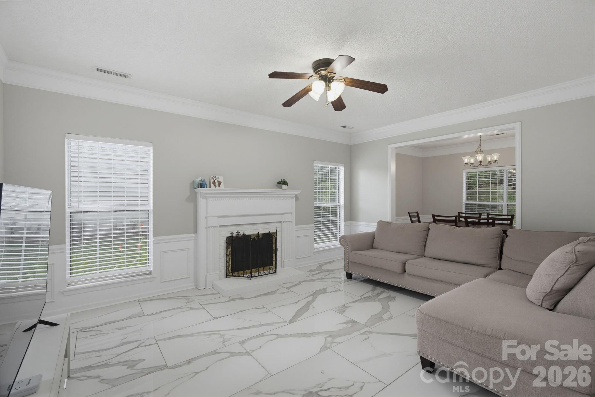 6813 Neuhoff Lane Property Photo 4