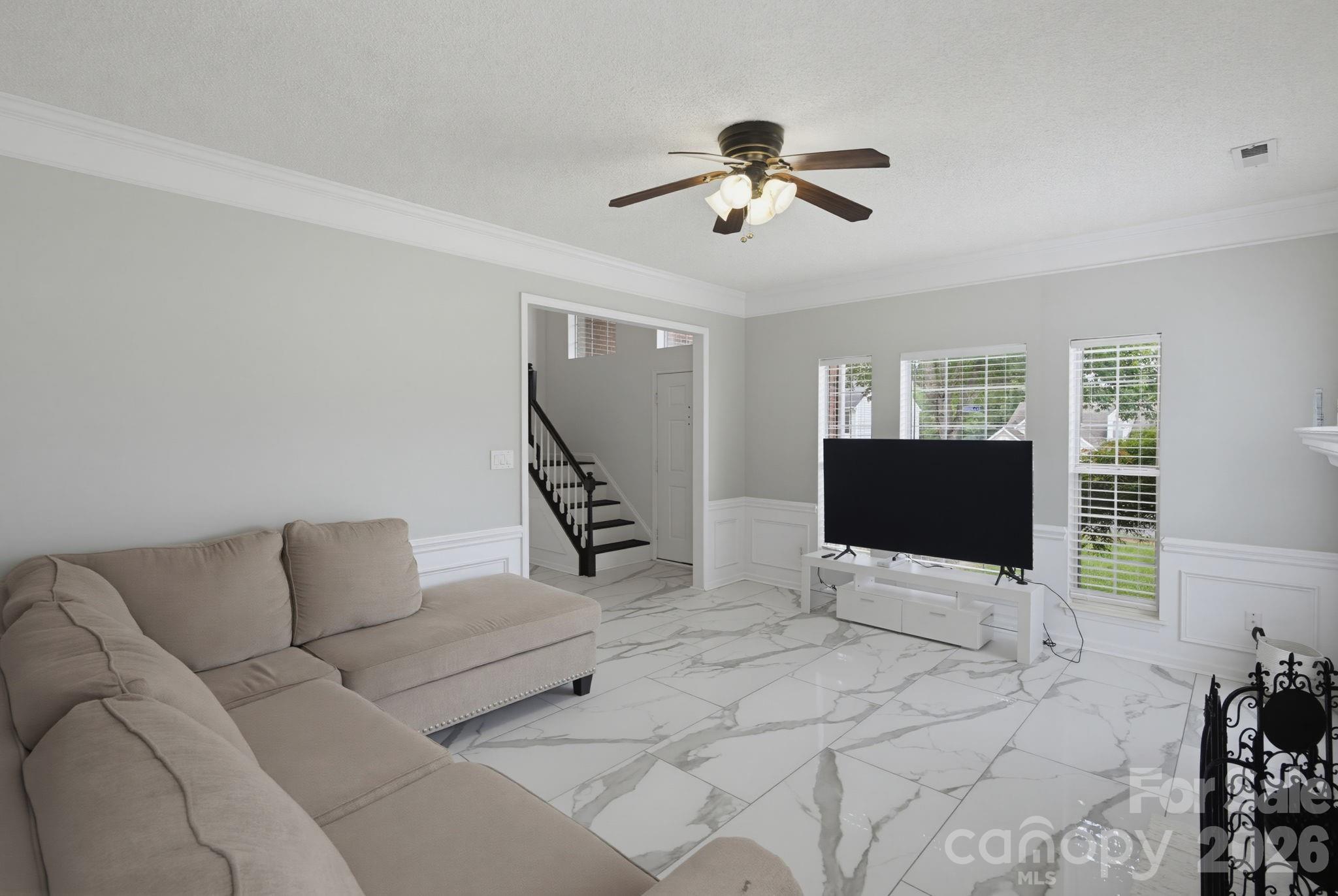 6813 Neuhoff Lane Property Photo 6