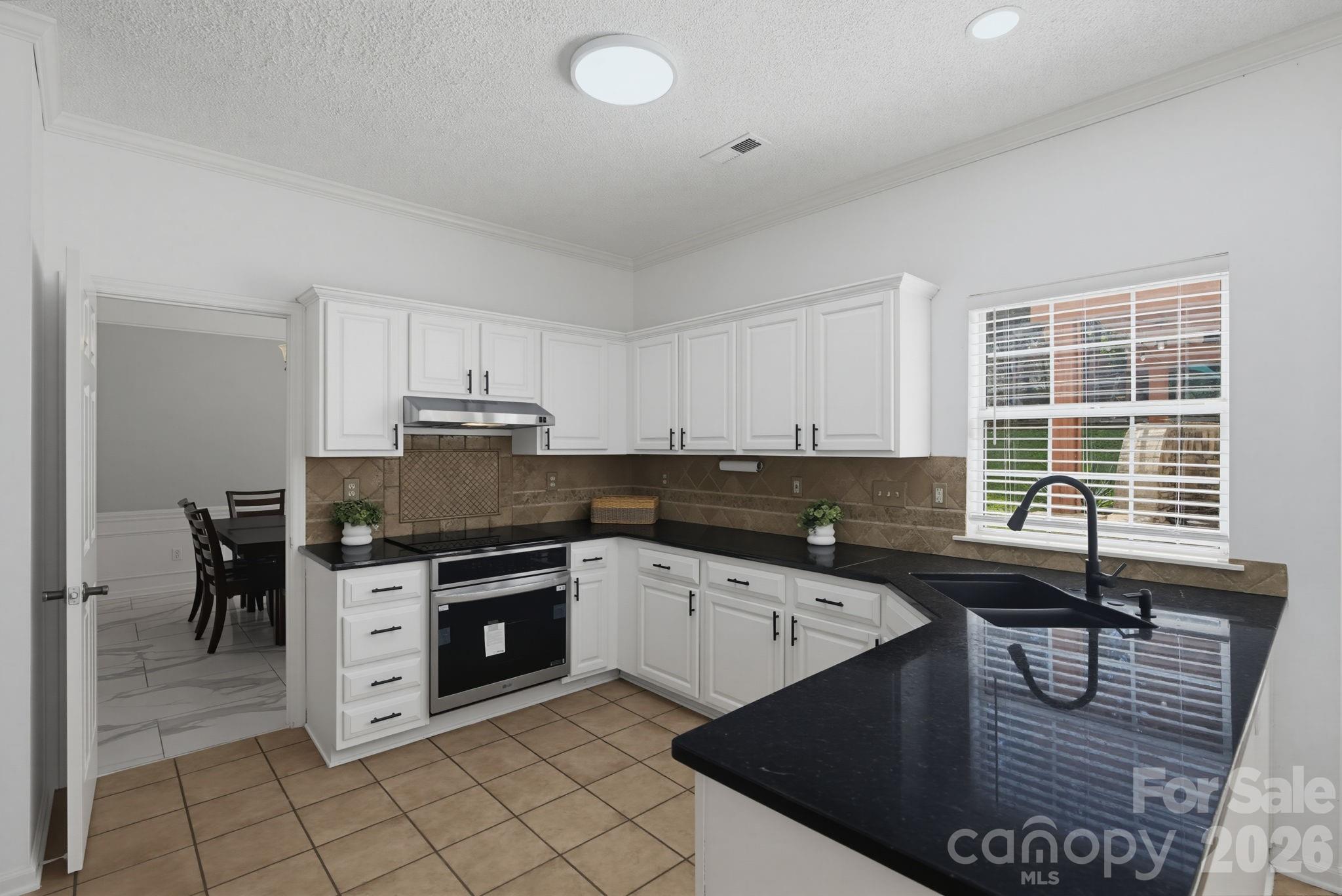 6813 Neuhoff Lane Property Photo 10