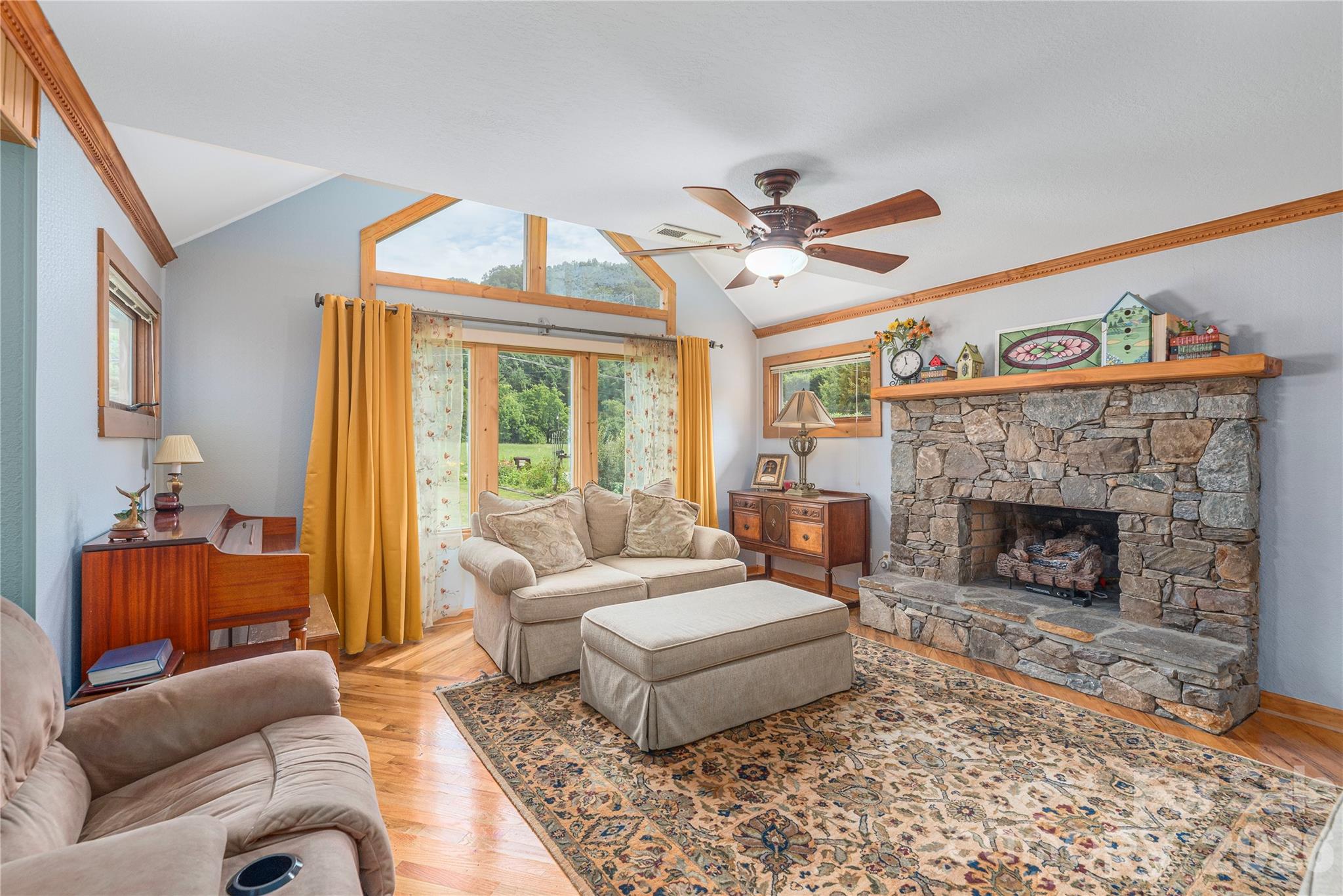 1075 Moody Farm Road Property Photo 6