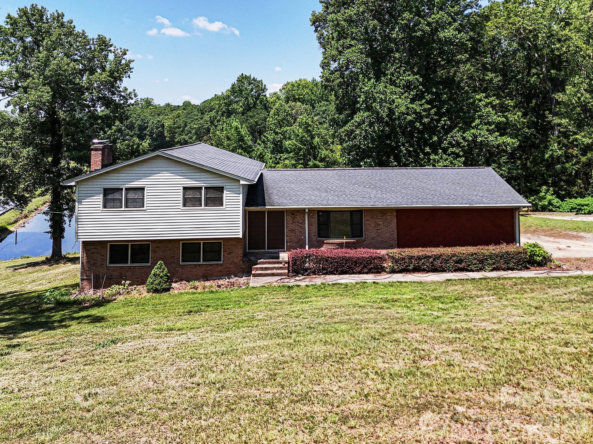 813 Robinson Clemmer Road Property Photo 2