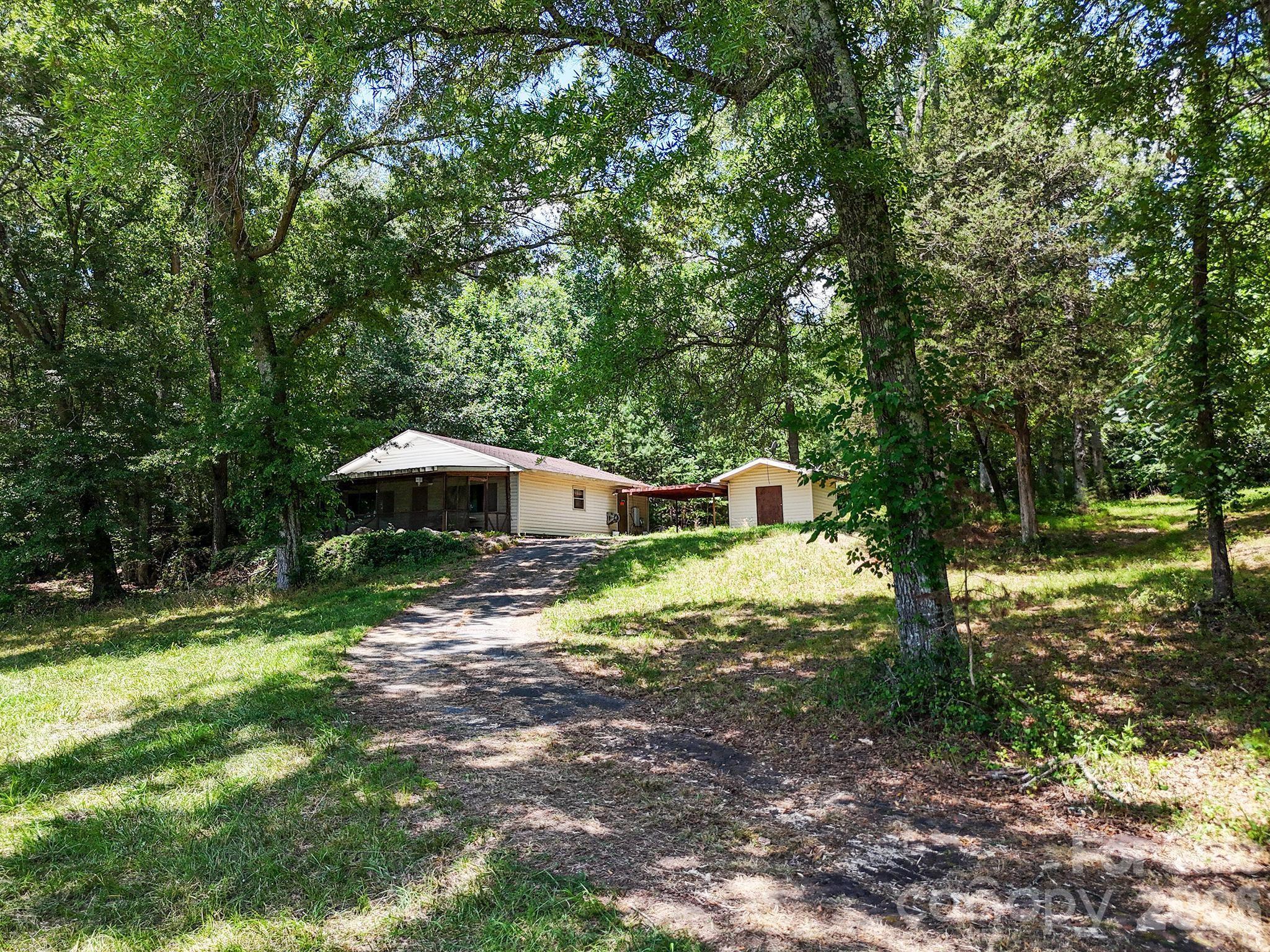 813 Robinson Clemmer Road Property Photo 3