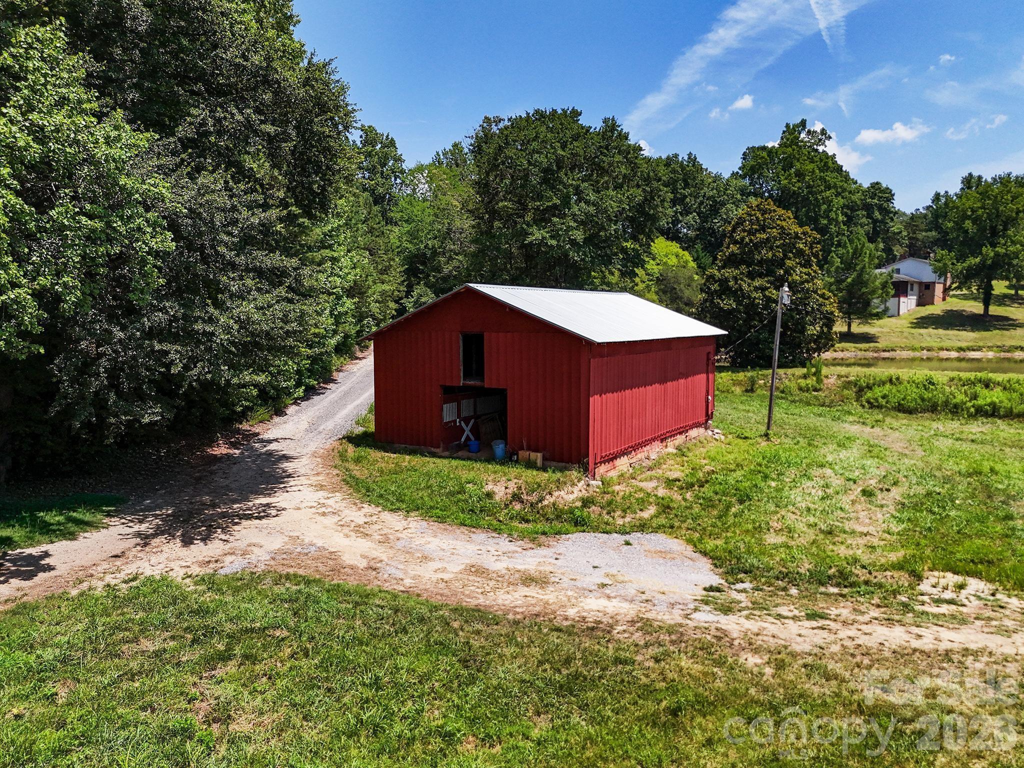 813 Robinson Clemmer Road Property Photo 5
