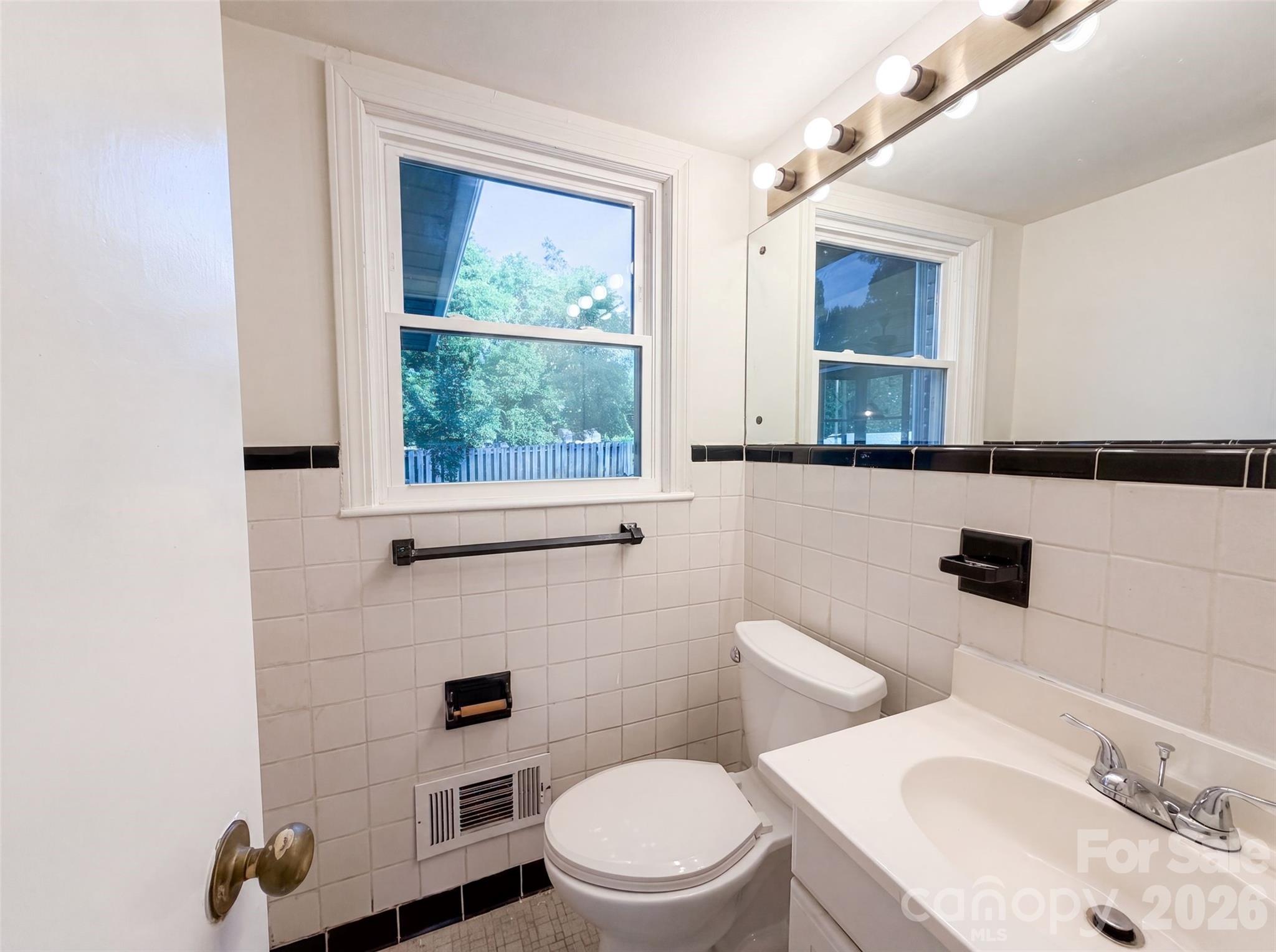 1248 Christopher Circle Property Photo 11