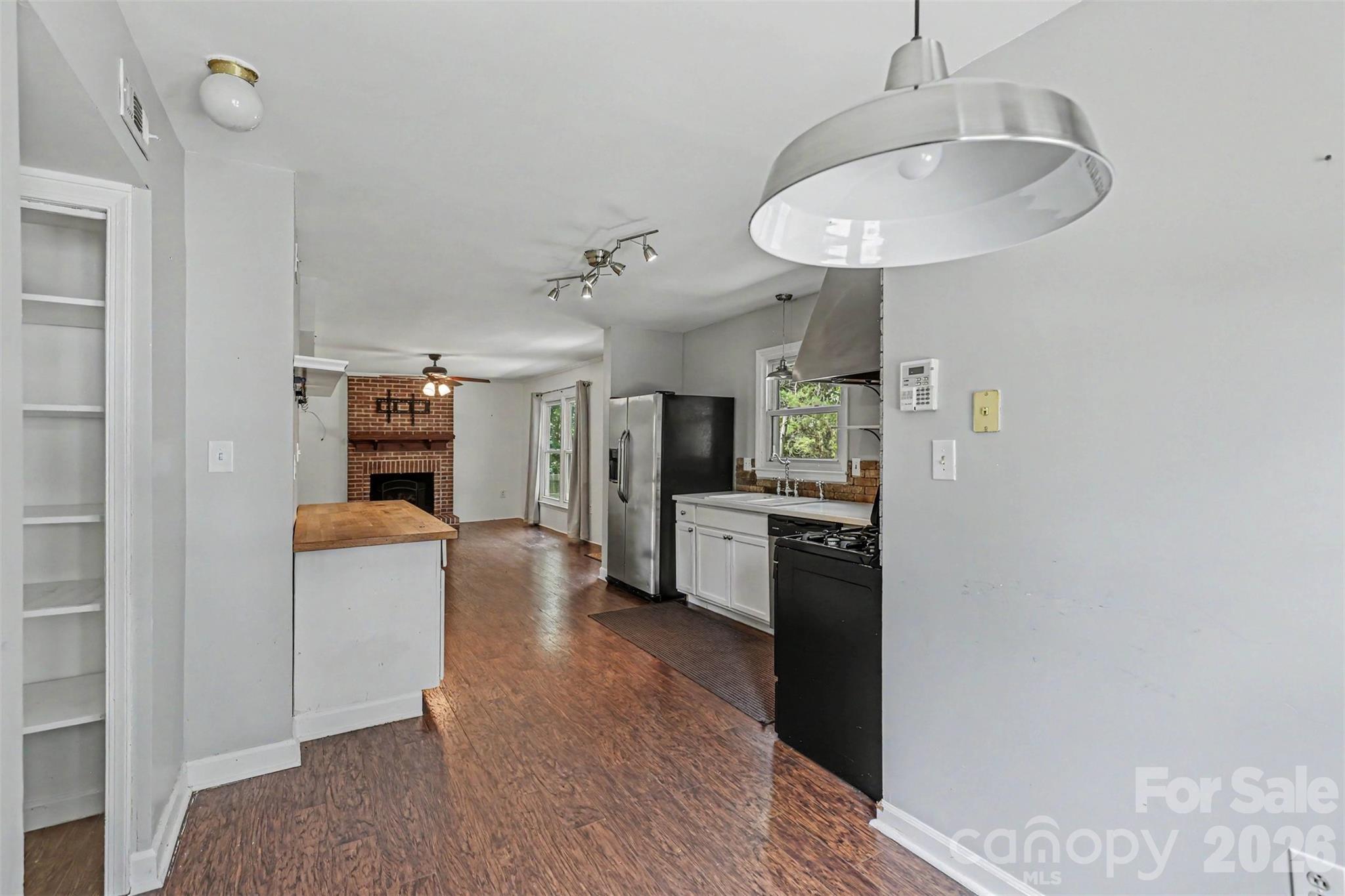 320 Sunnywood Lane Property Photo 6