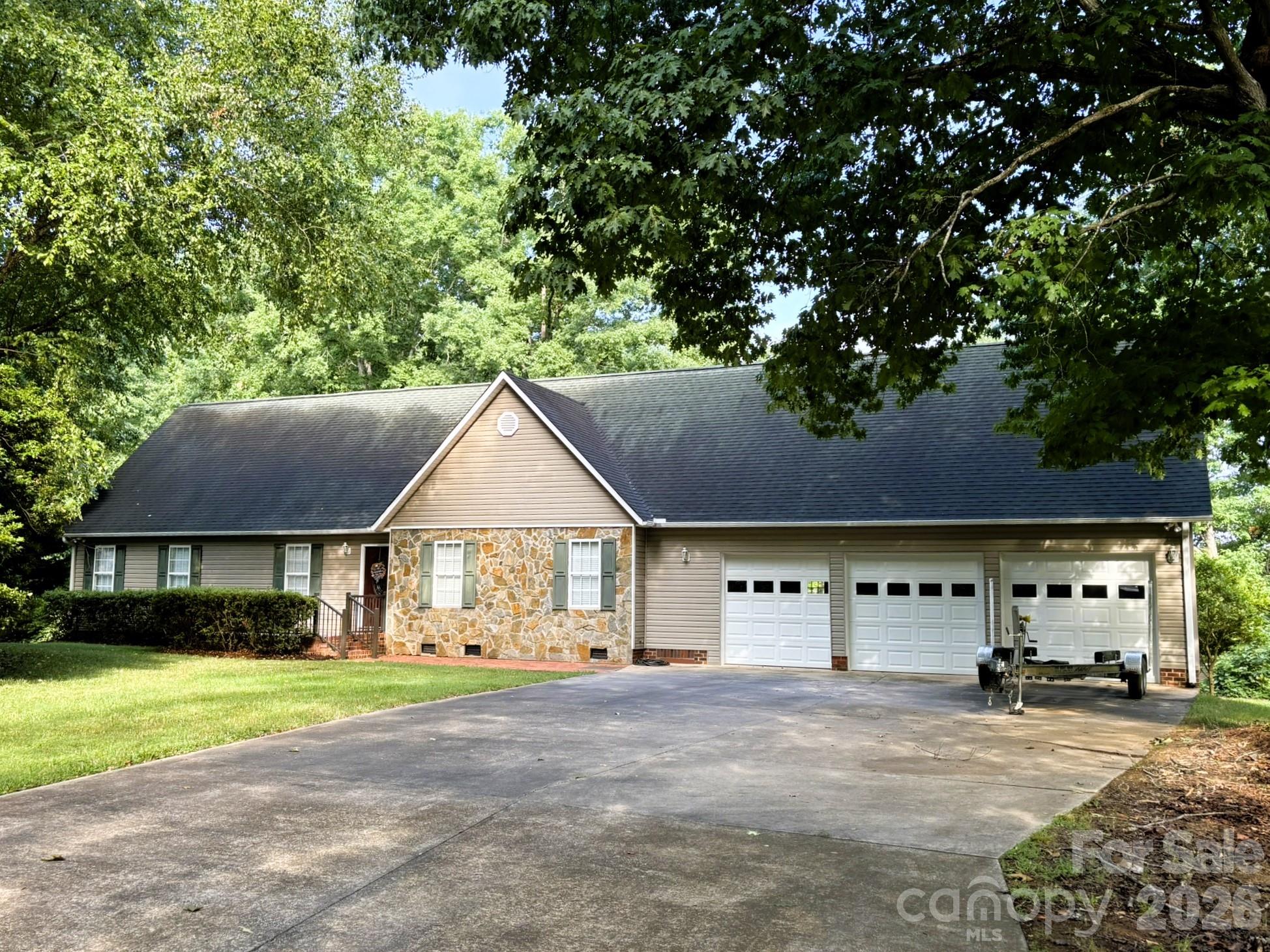 130 Canoe Court Property Photo 1