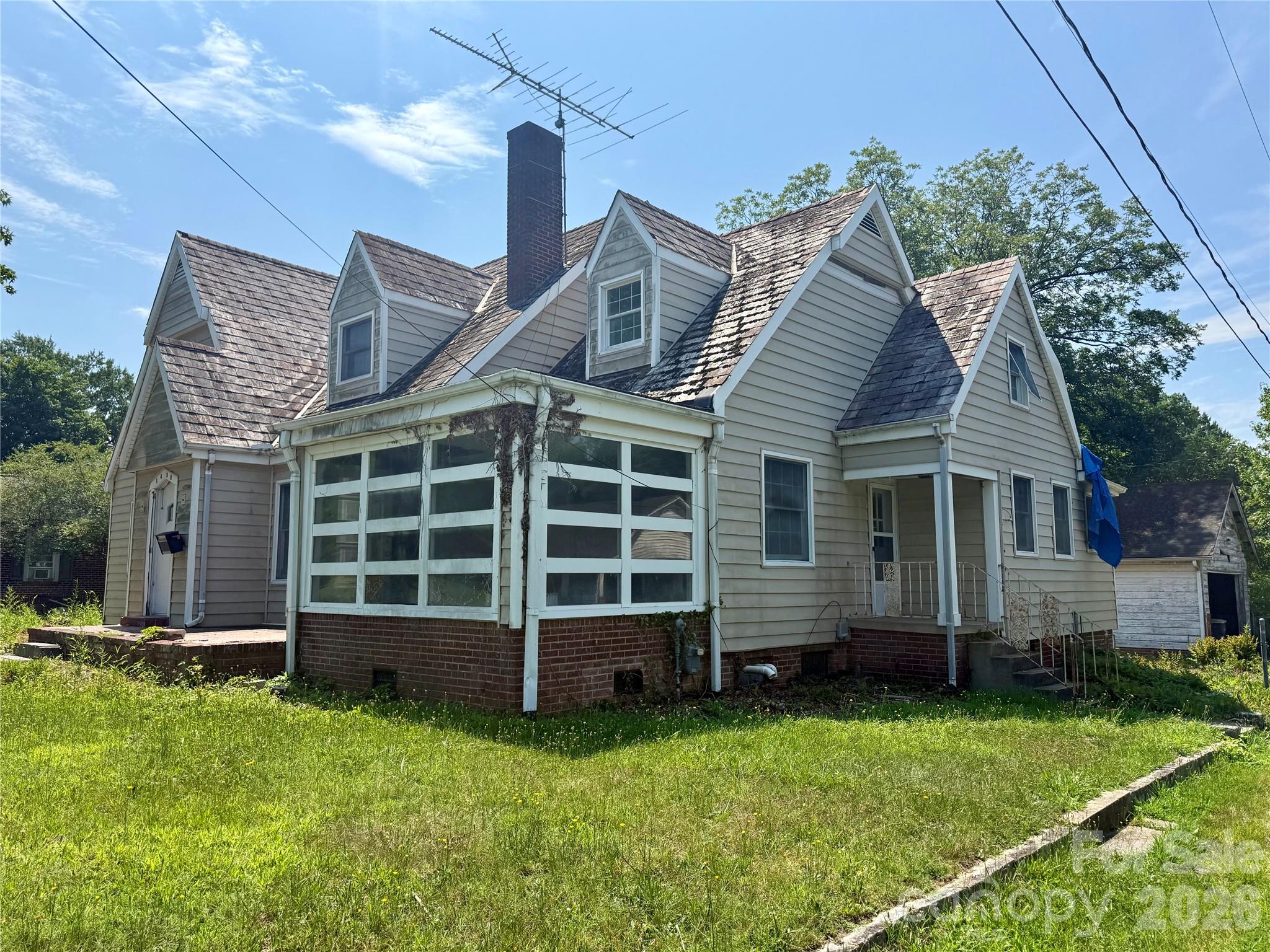 1400 Central Drive Property Photo 2