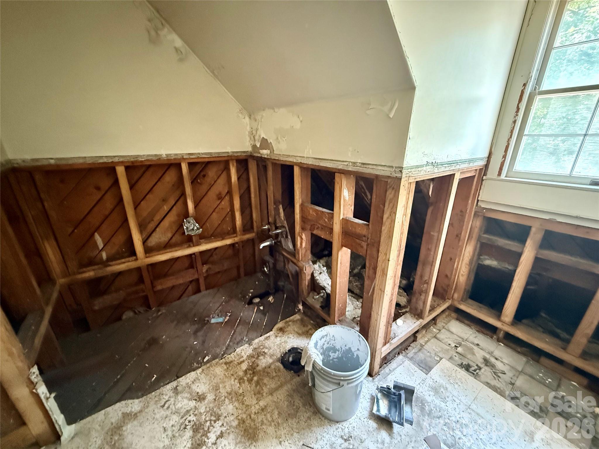 1400 Central Drive Property Photo 4