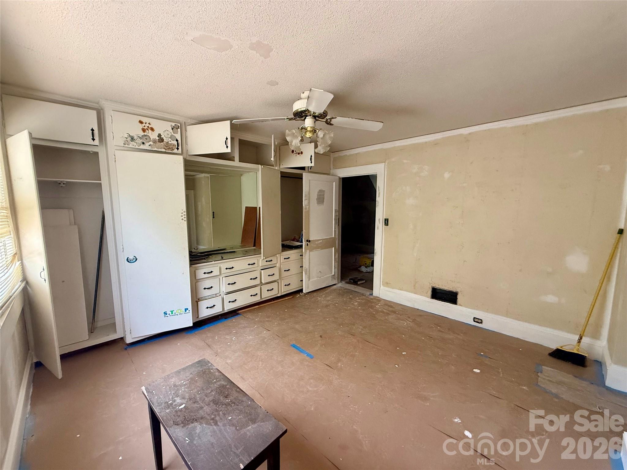 1400 Central Drive Property Photo 6