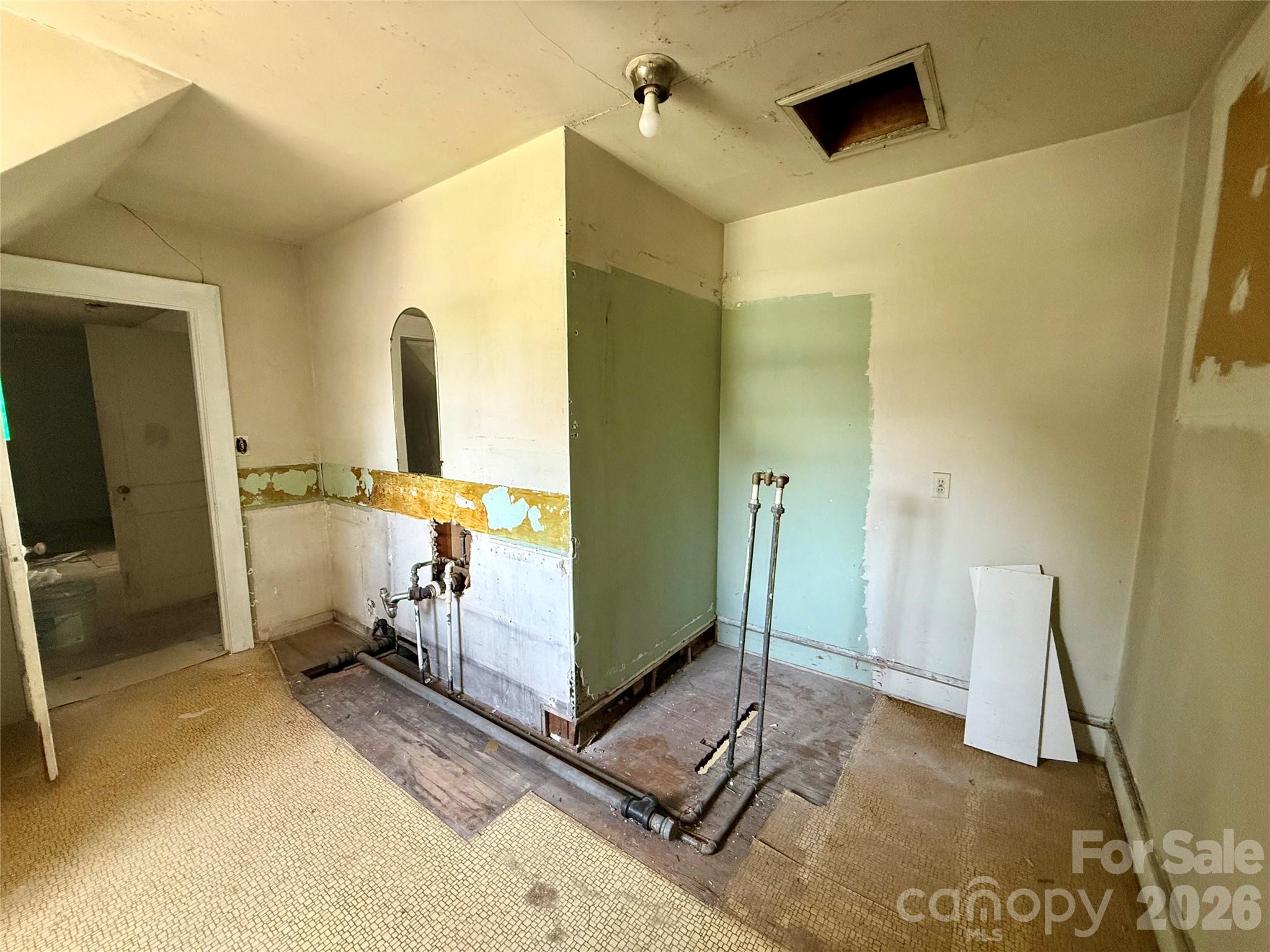 1400 Central Drive Property Photo 8