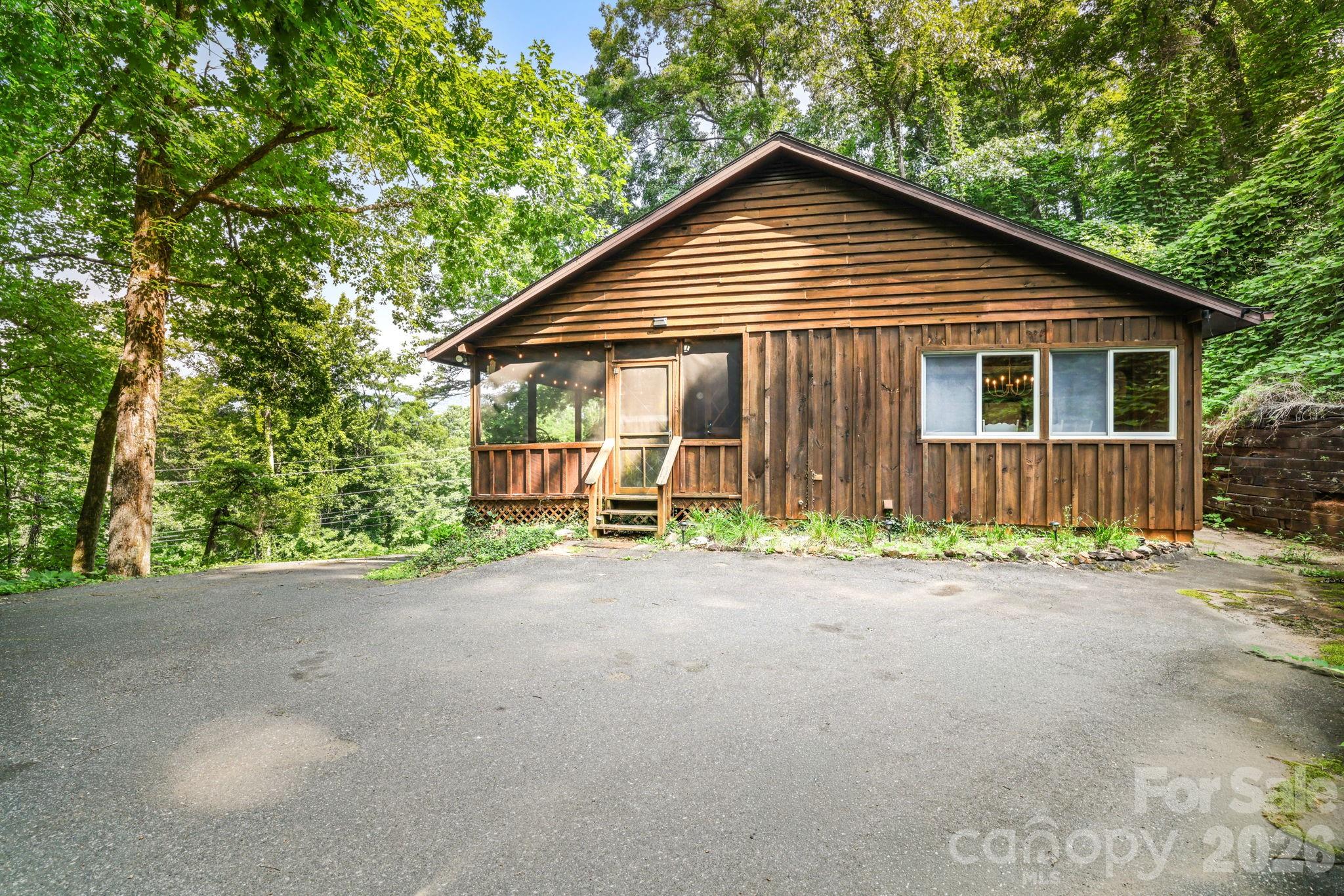 237 Biltmore Circle Property Photo 1