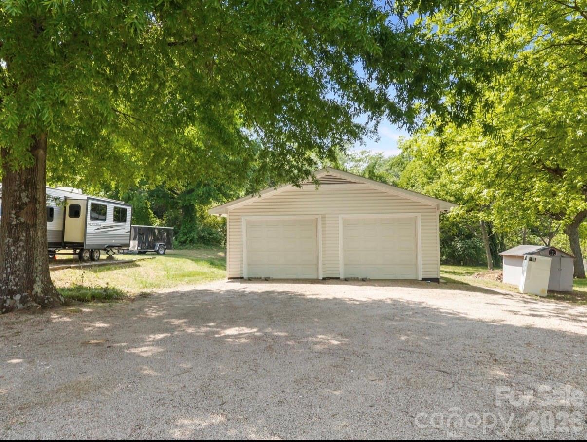 2407 N Main Street Property Photo 5