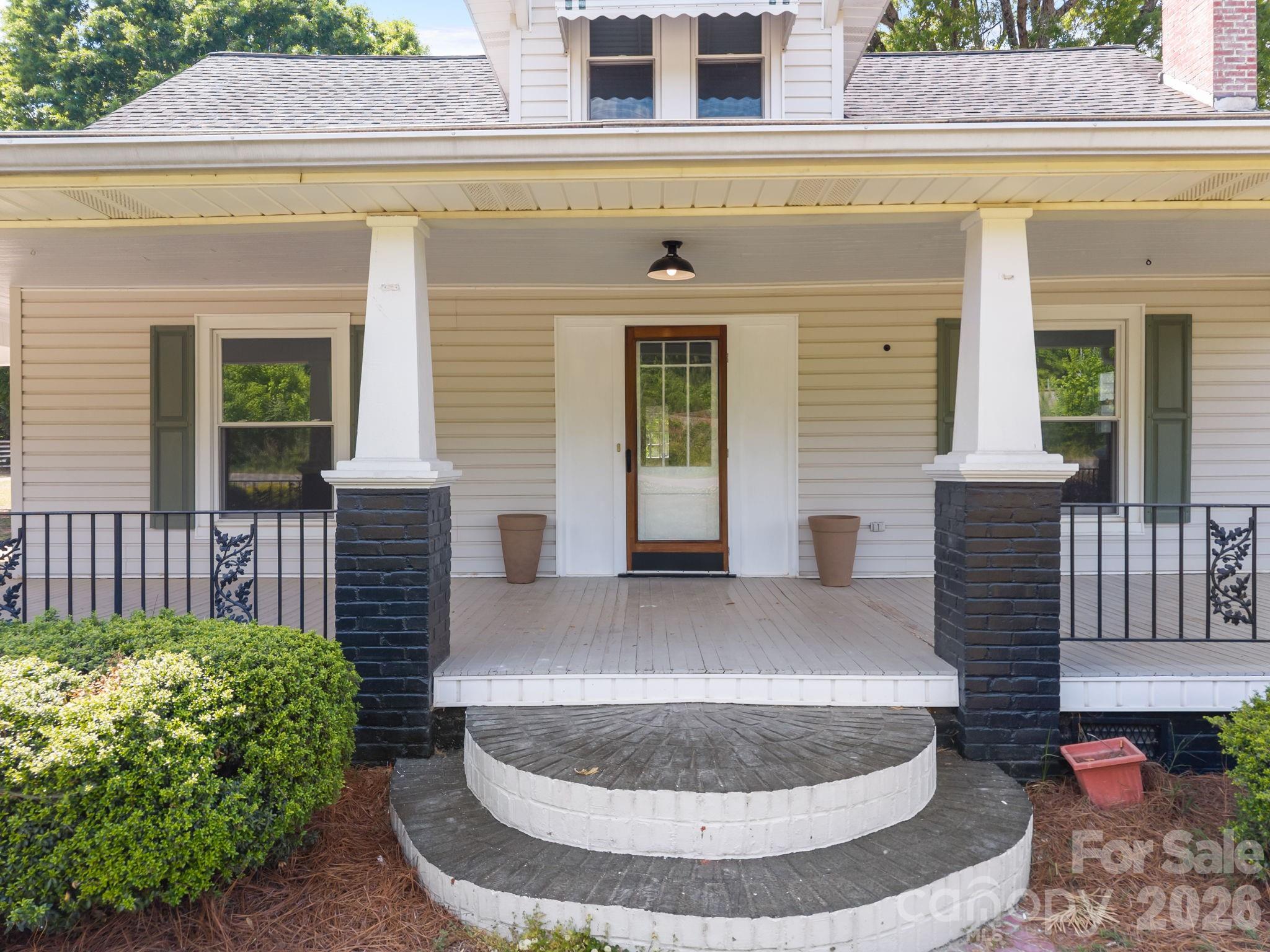 2407 N Main Street Property Photo 5