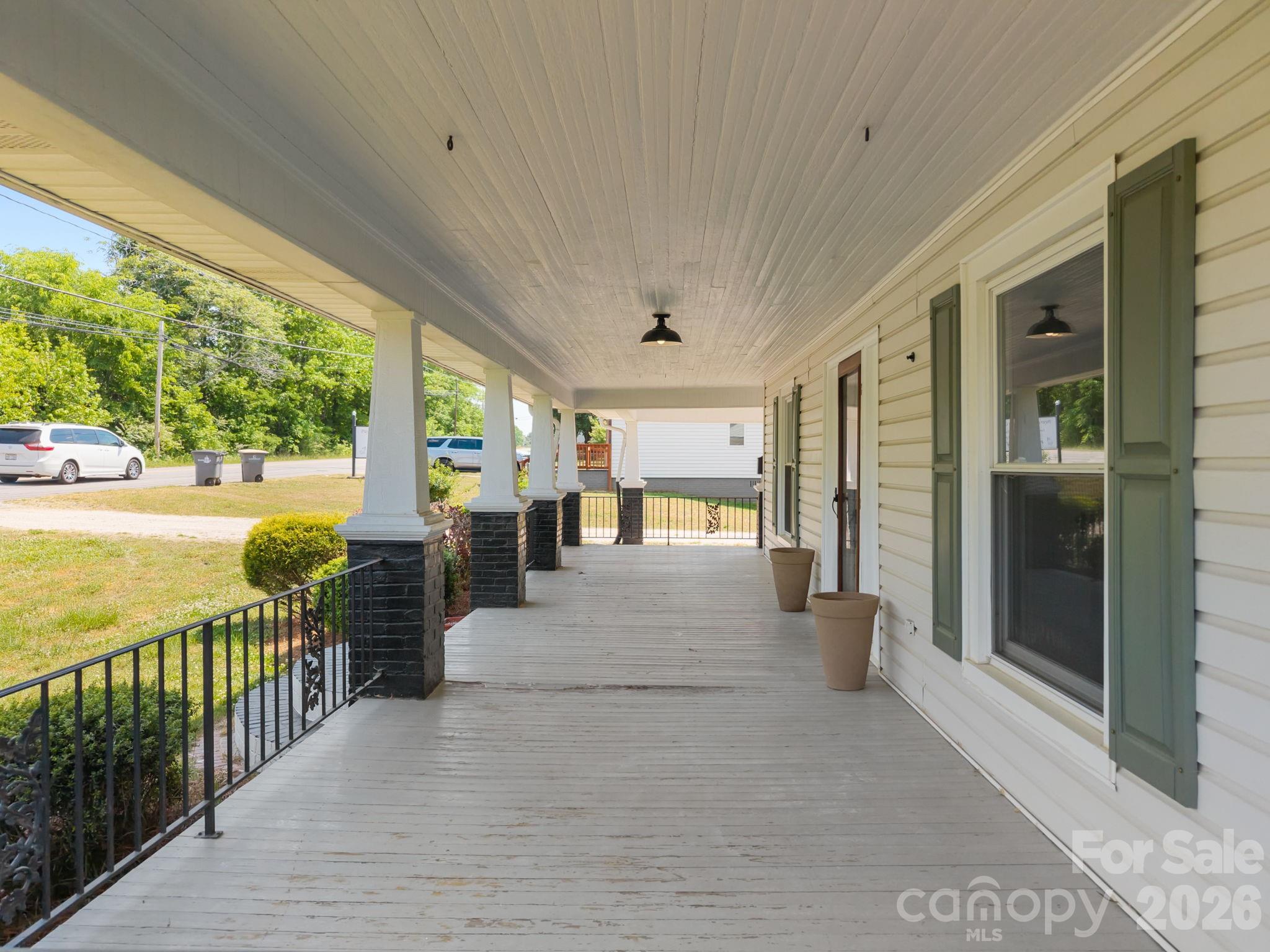 2407 N Main Street Property Photo 6