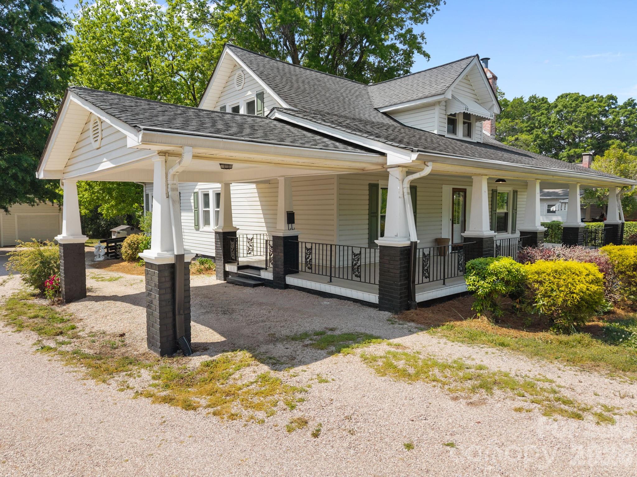 2407 N Main Street Property Photo 7