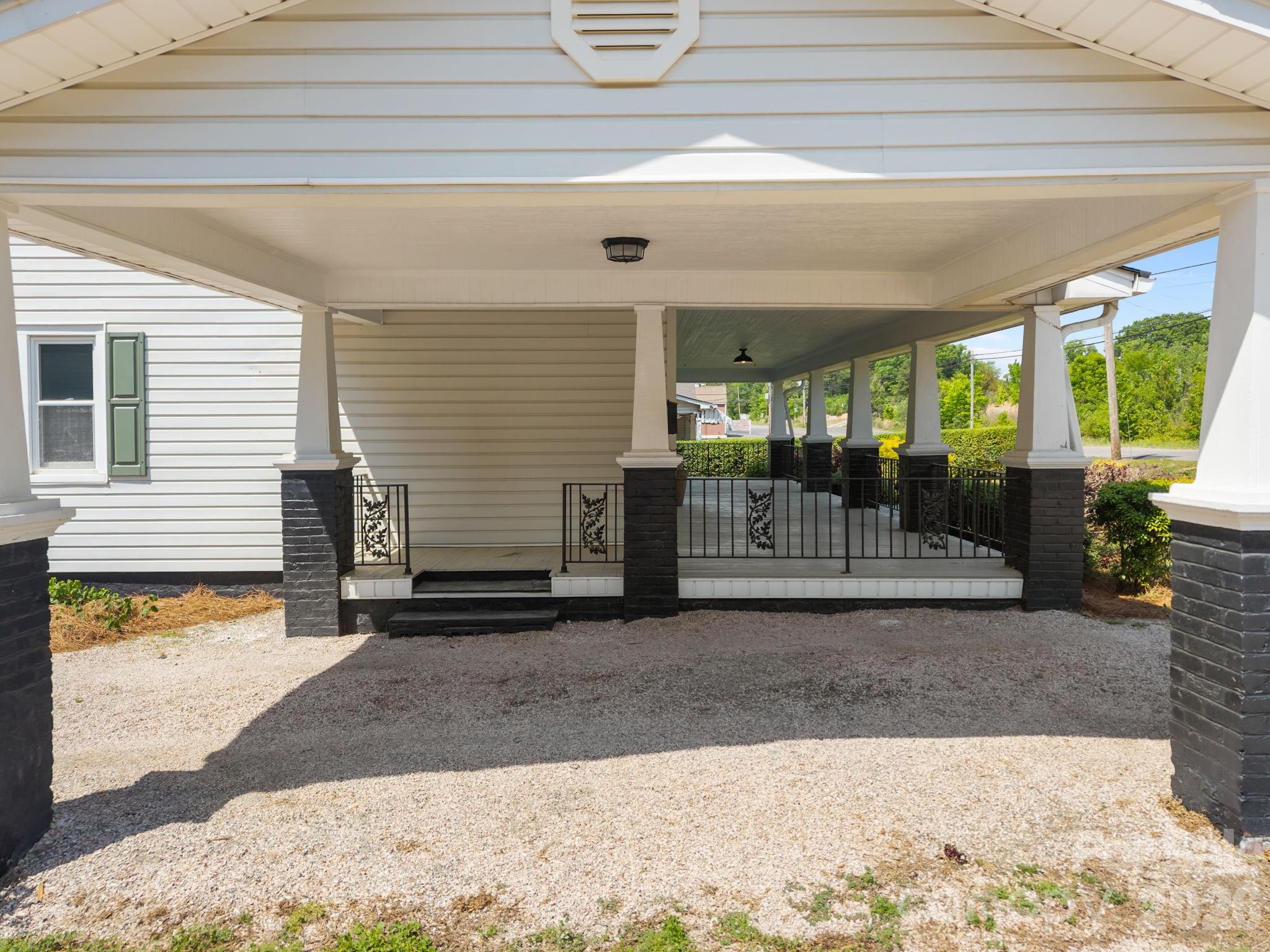 2407 N Main Street Property Photo 8
