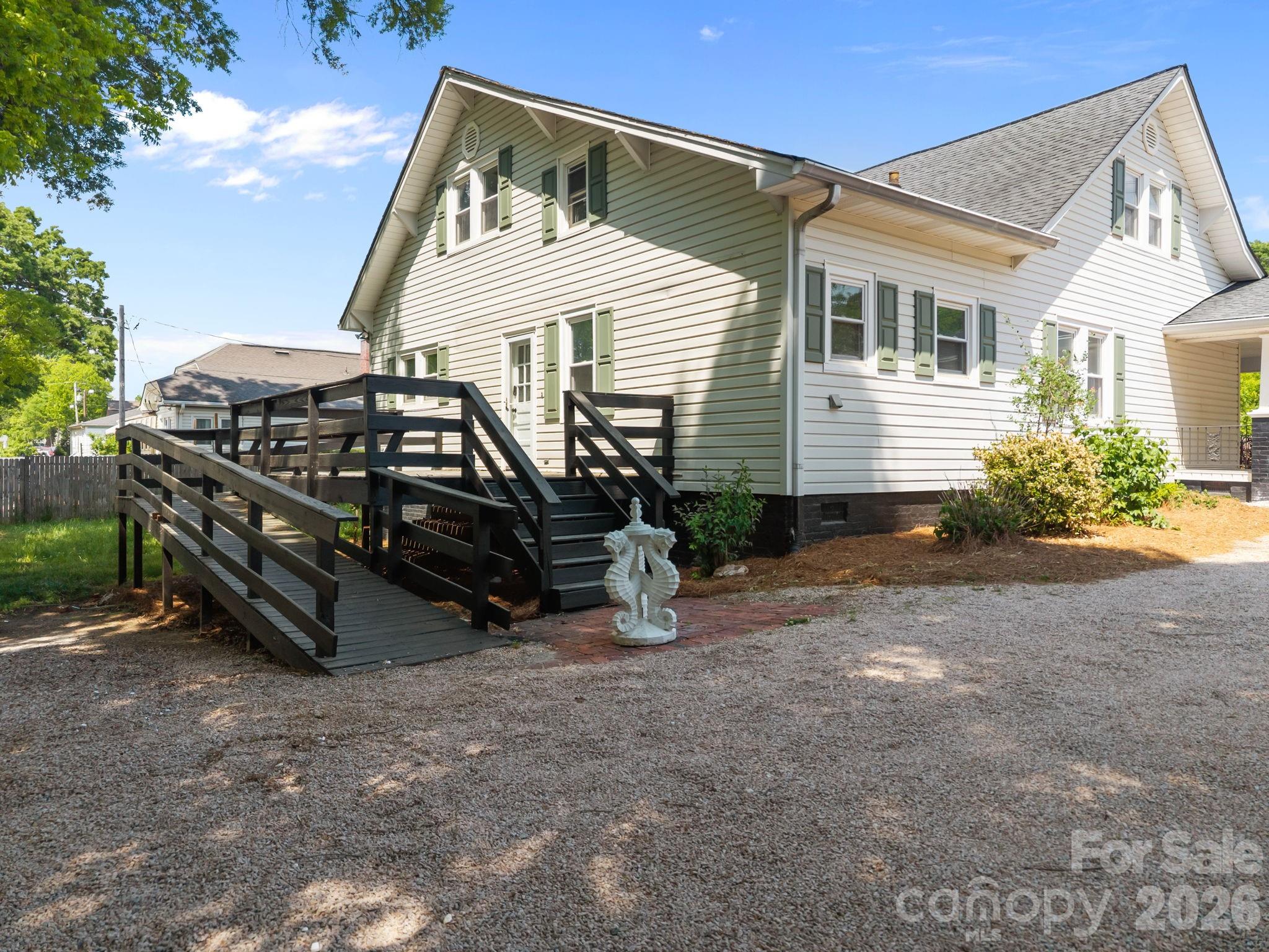 2407 N Main Street Property Photo 9