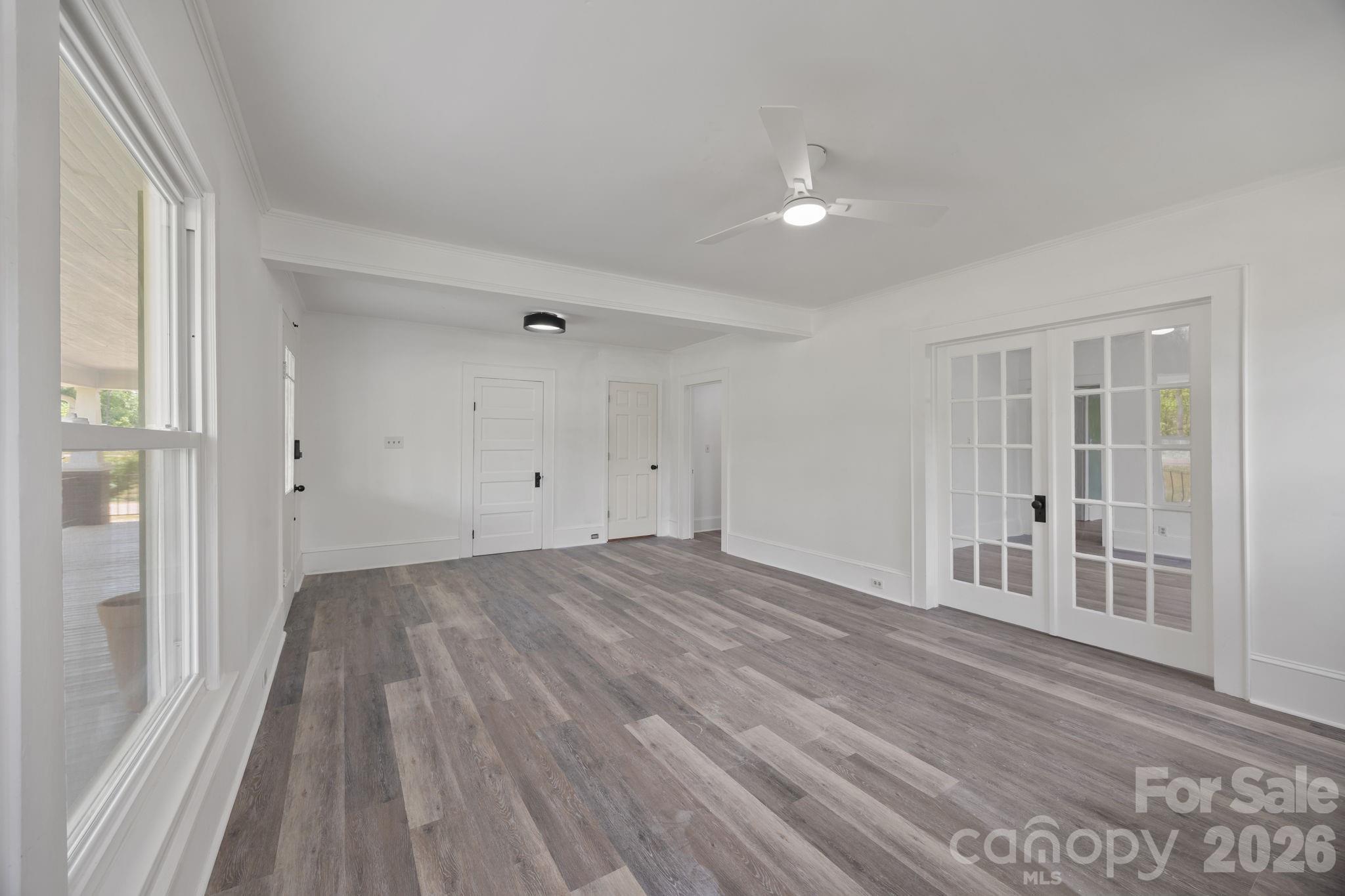 2407 N Main Street Property Photo 13