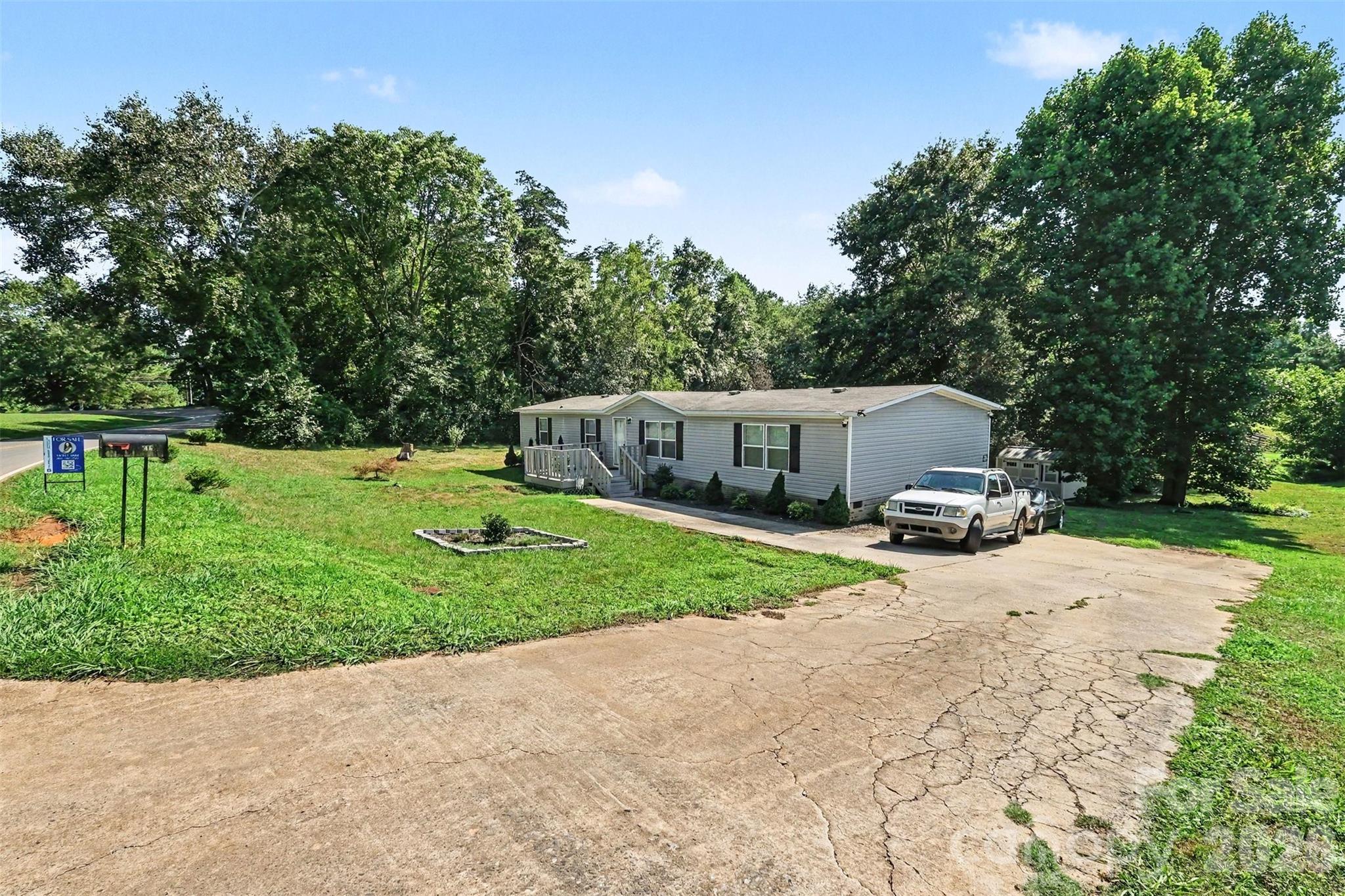2246 Emerald Mine Road Property Photo 4